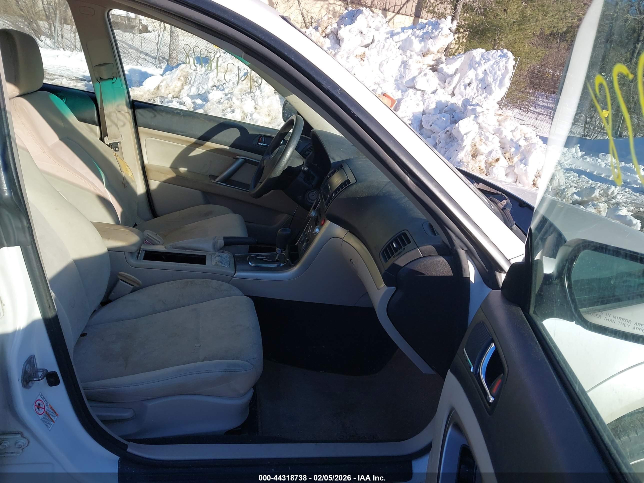 SUBARU OUTBACK image 5