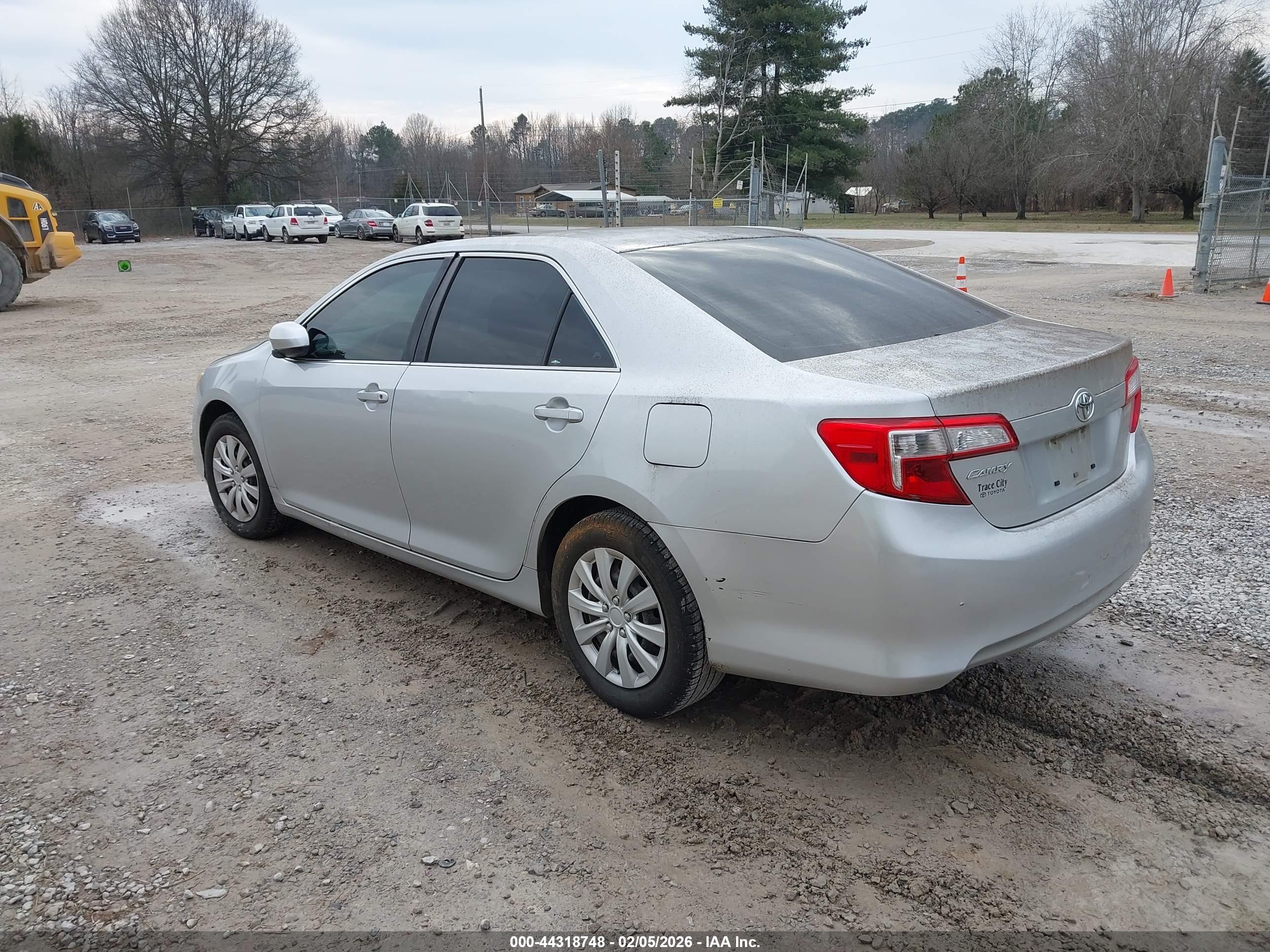 TOYOTA CAMRY image 3