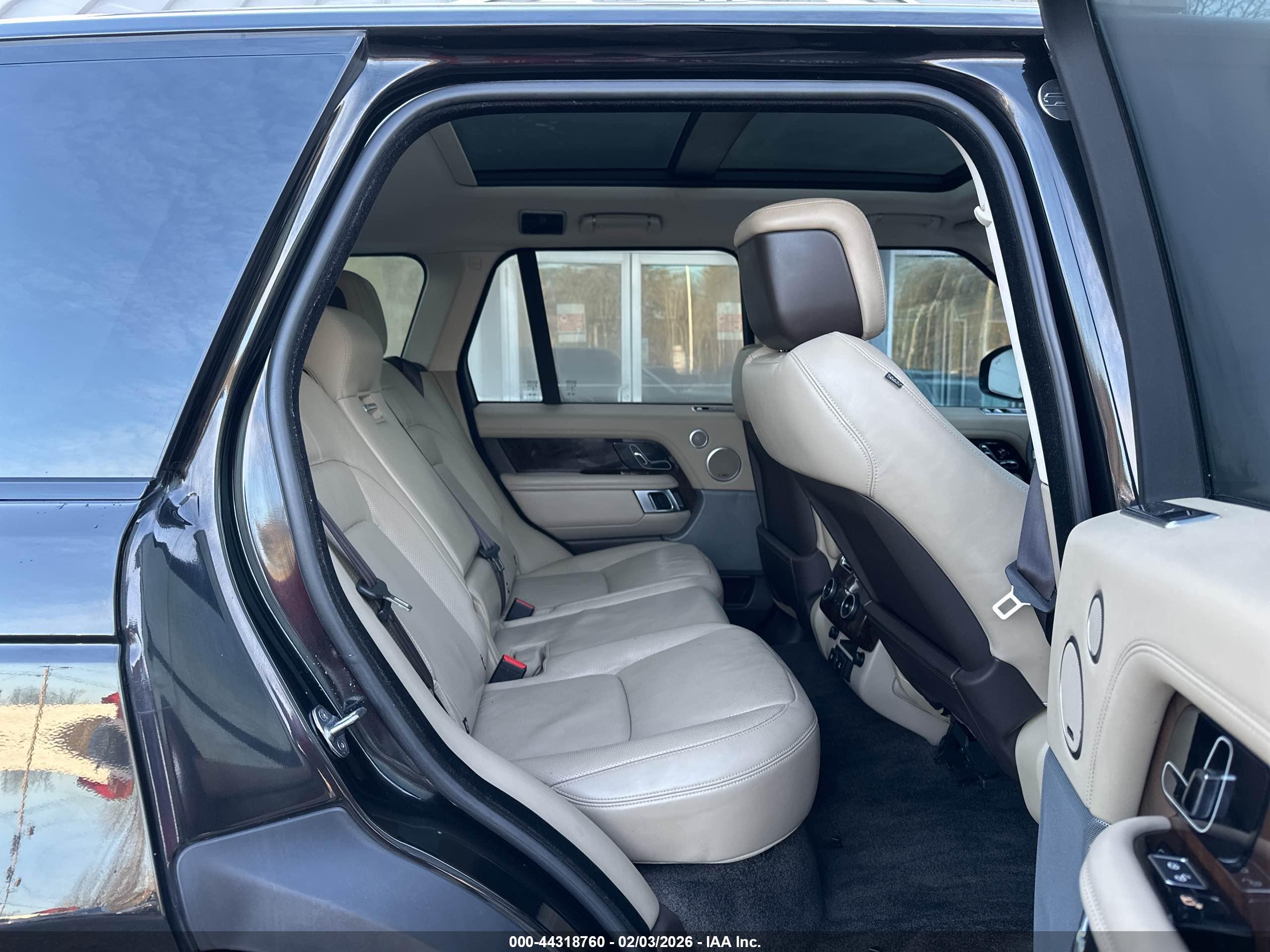 LAND ROVER image 8