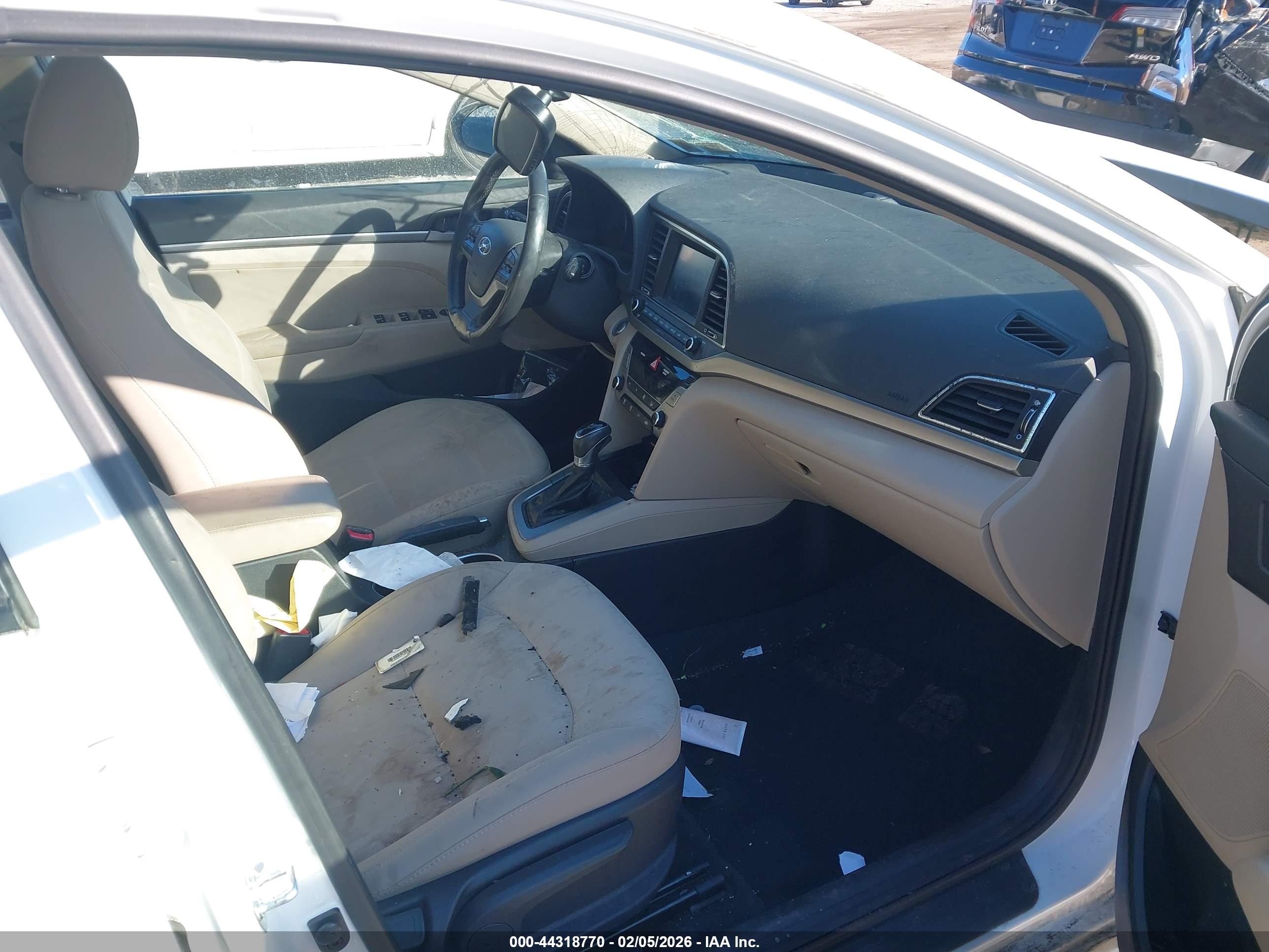 HYUNDAI ELANTRA image 5