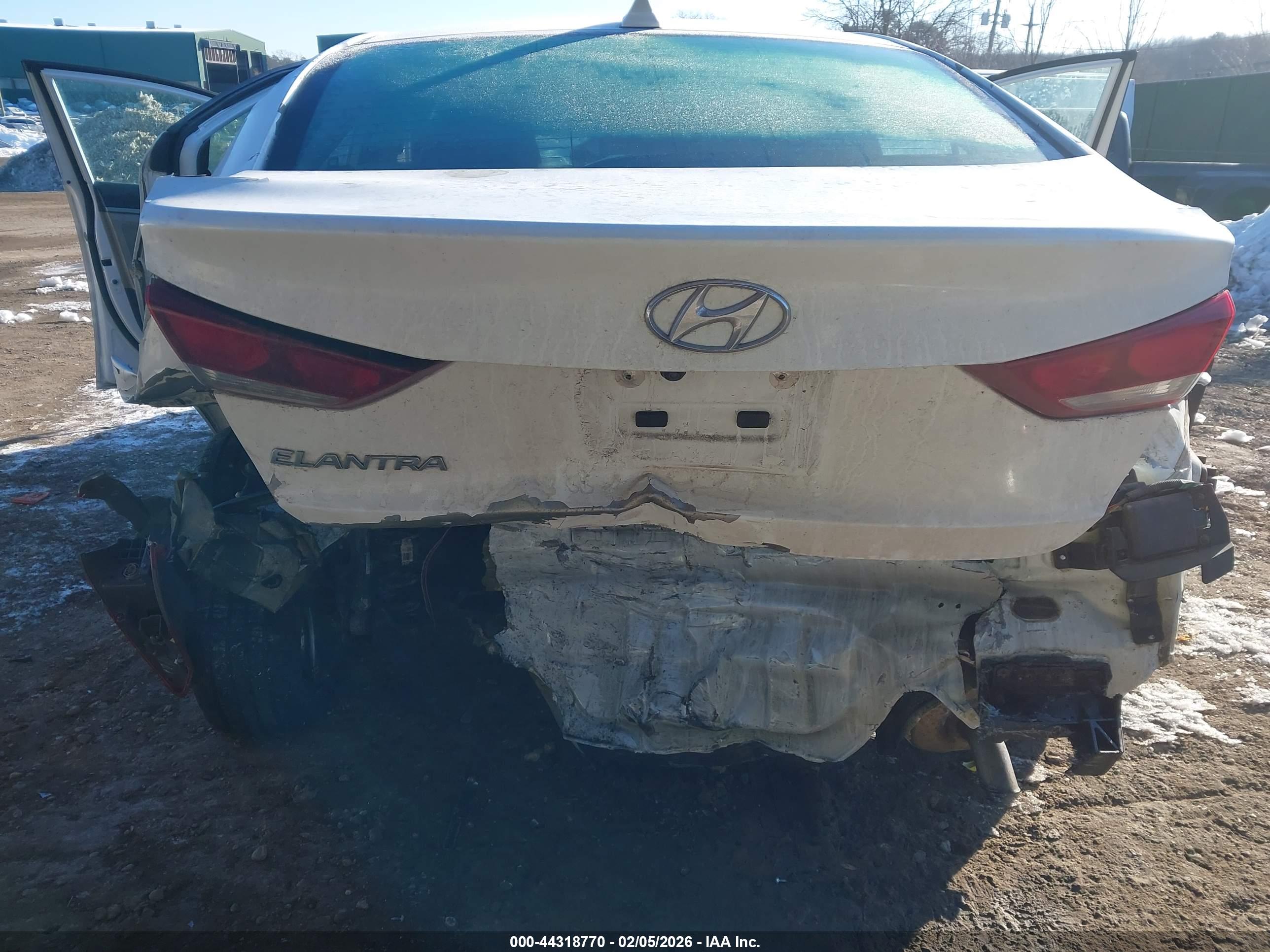 HYUNDAI ELANTRA image 6