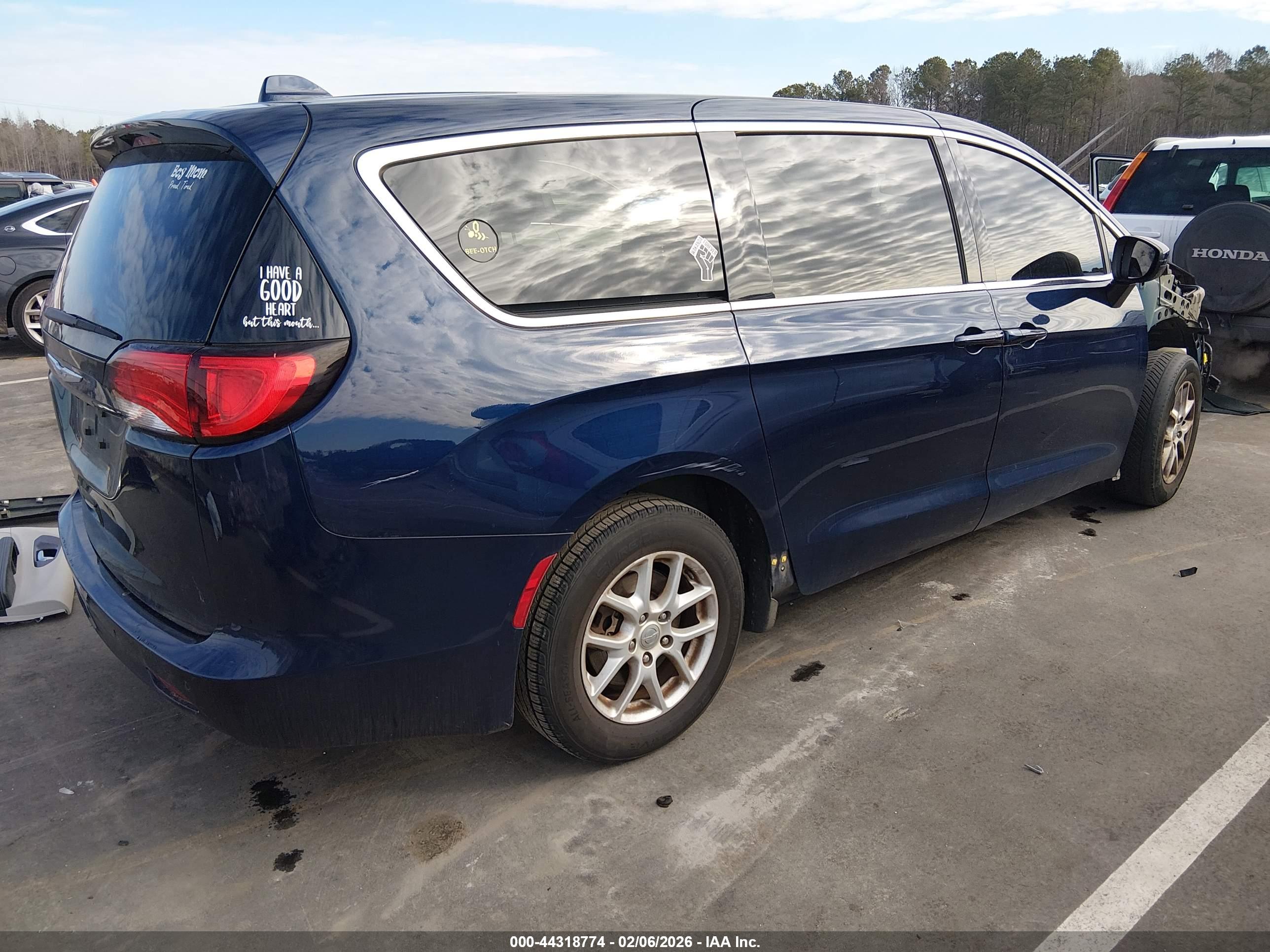 CHRYSLER VOYAGER image 4