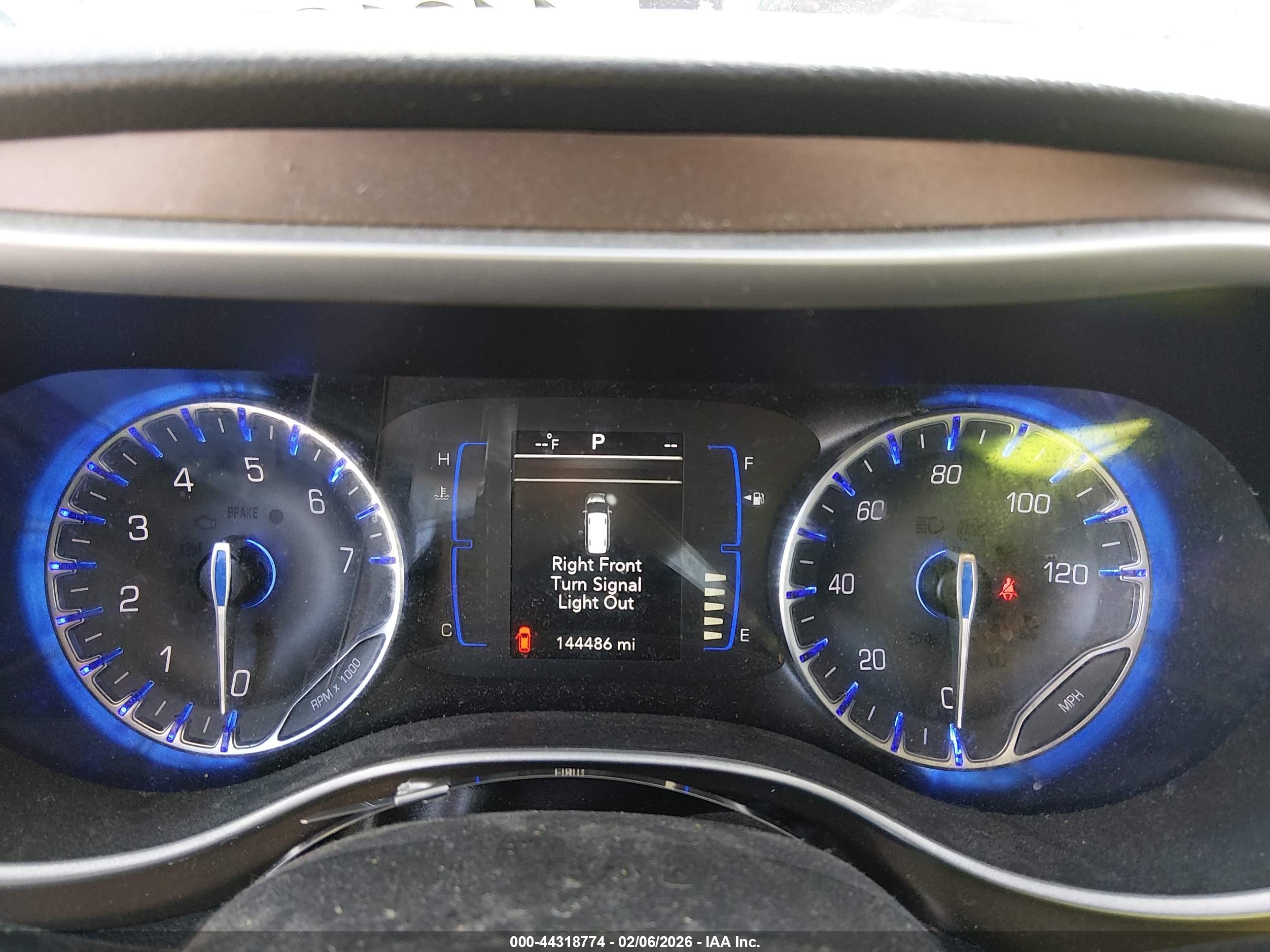 CHRYSLER VOYAGER image 7