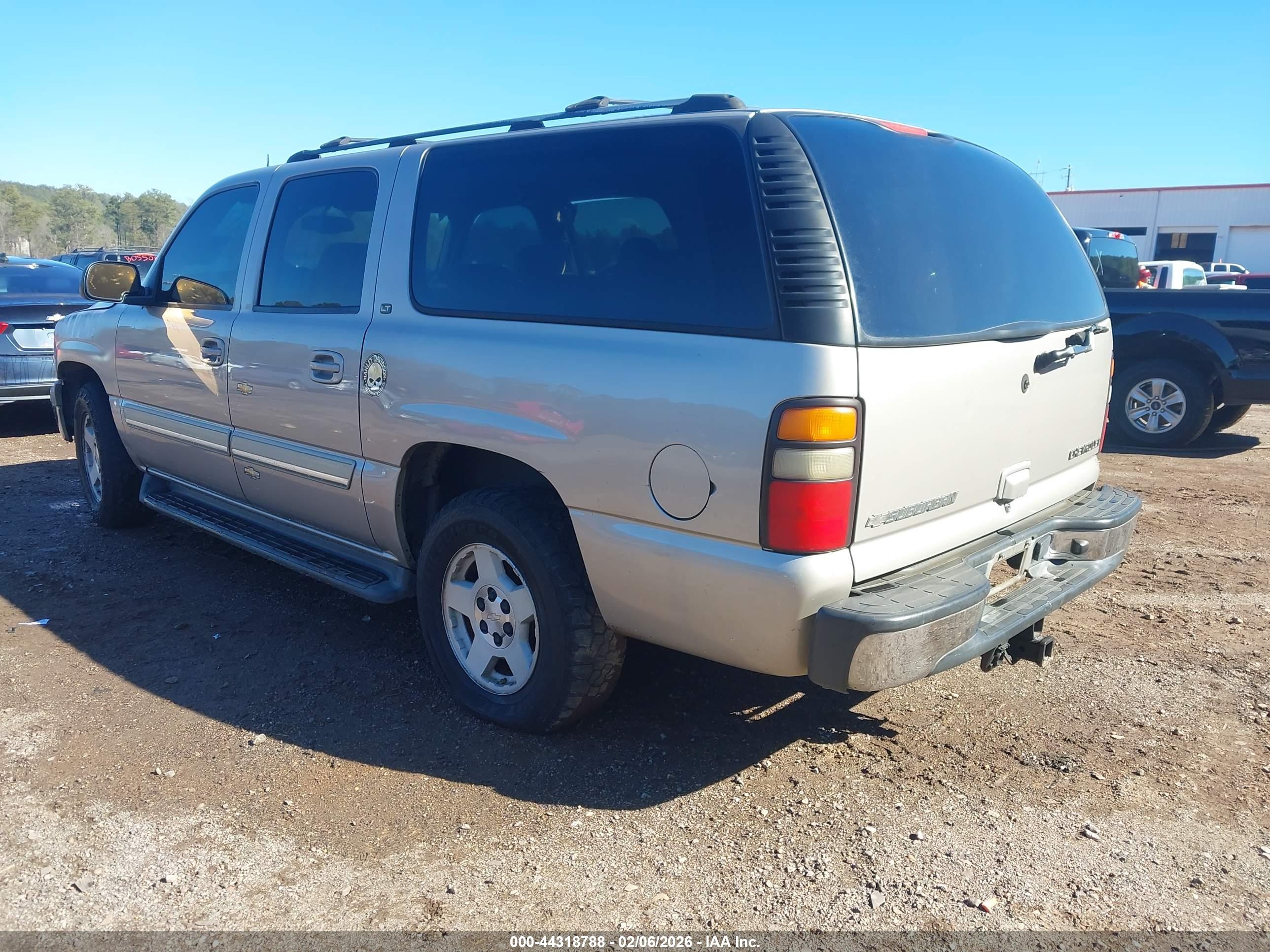 CHEVROLET SUBURBAN image 3