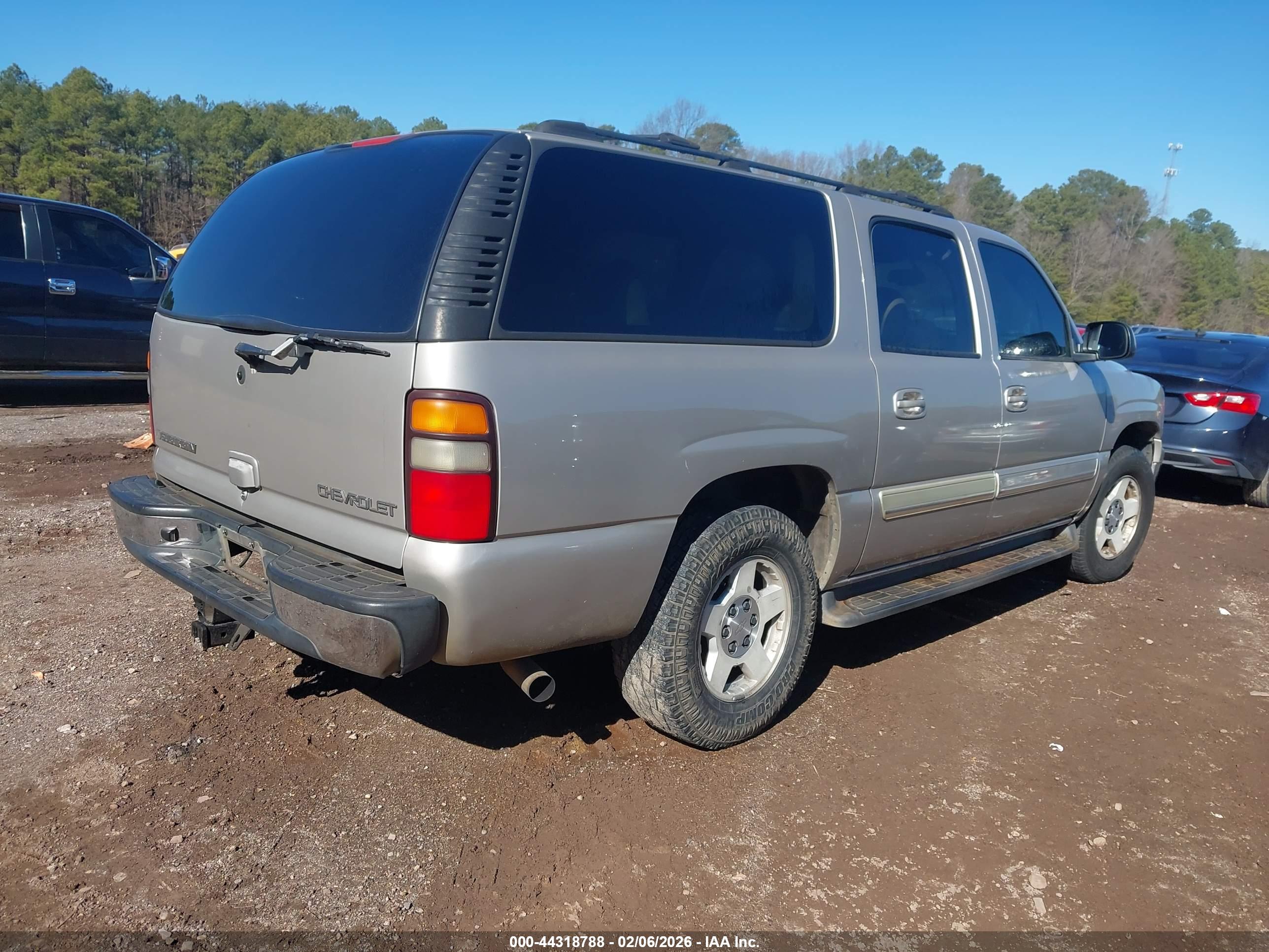 CHEVROLET SUBURBAN image 4