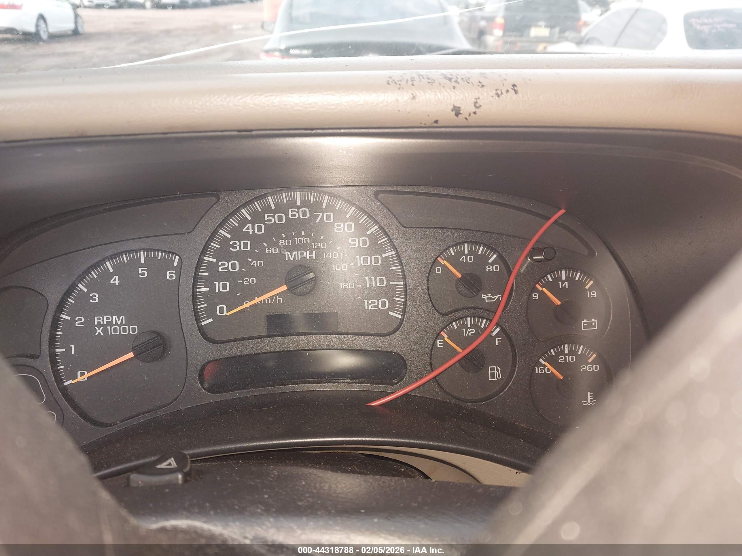 CHEVROLET SUBURBAN image 7