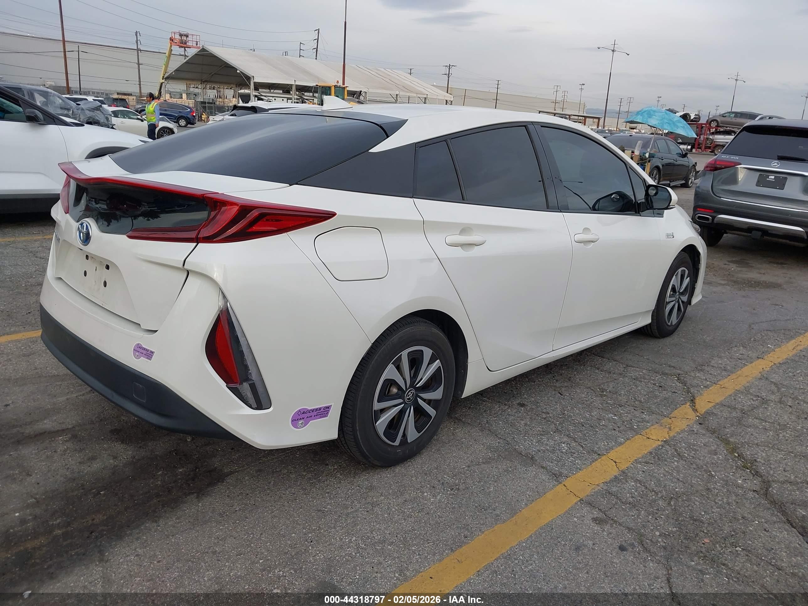 TOYOTA PRIUS image 4