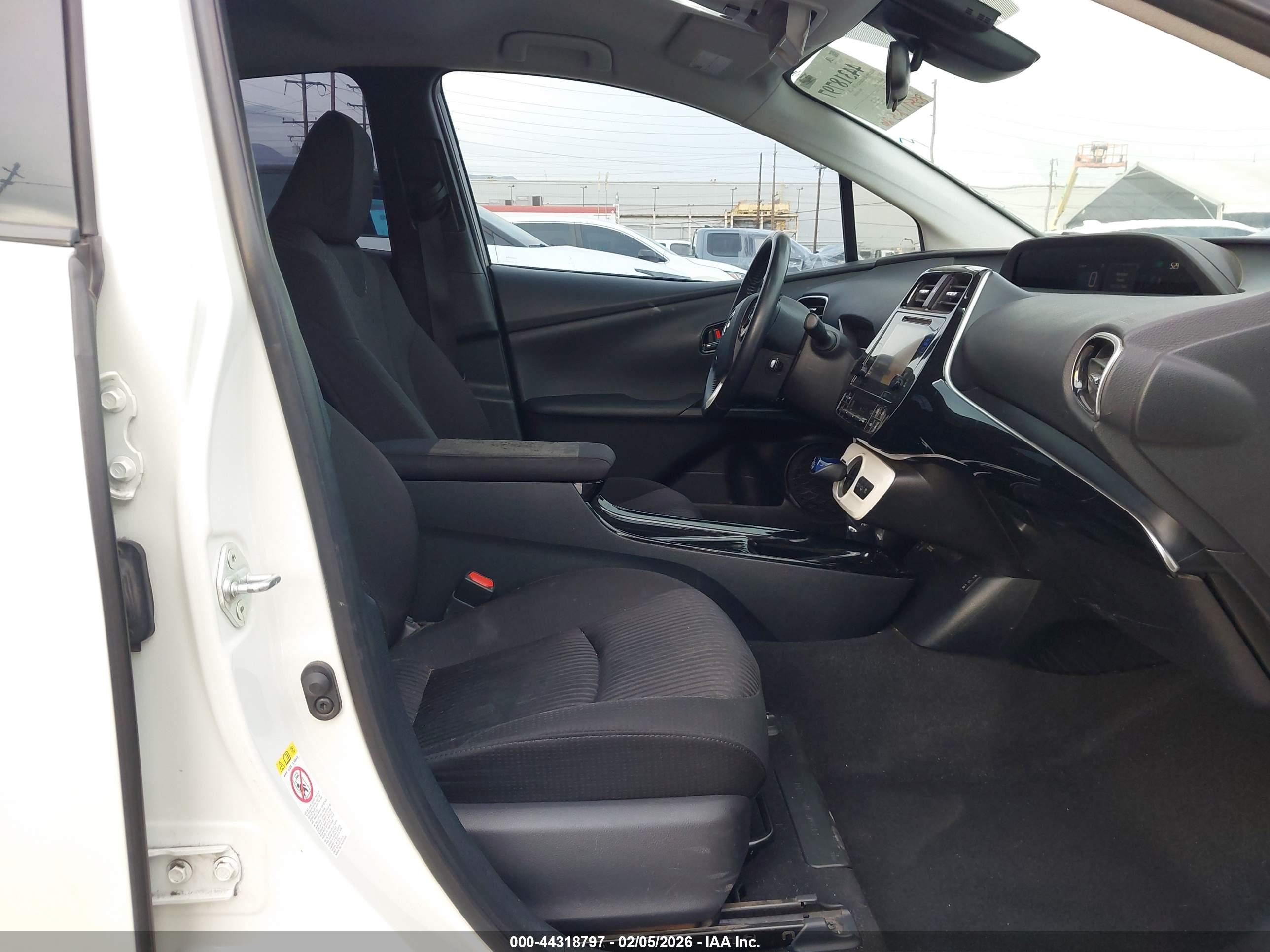 TOYOTA PRIUS image 5