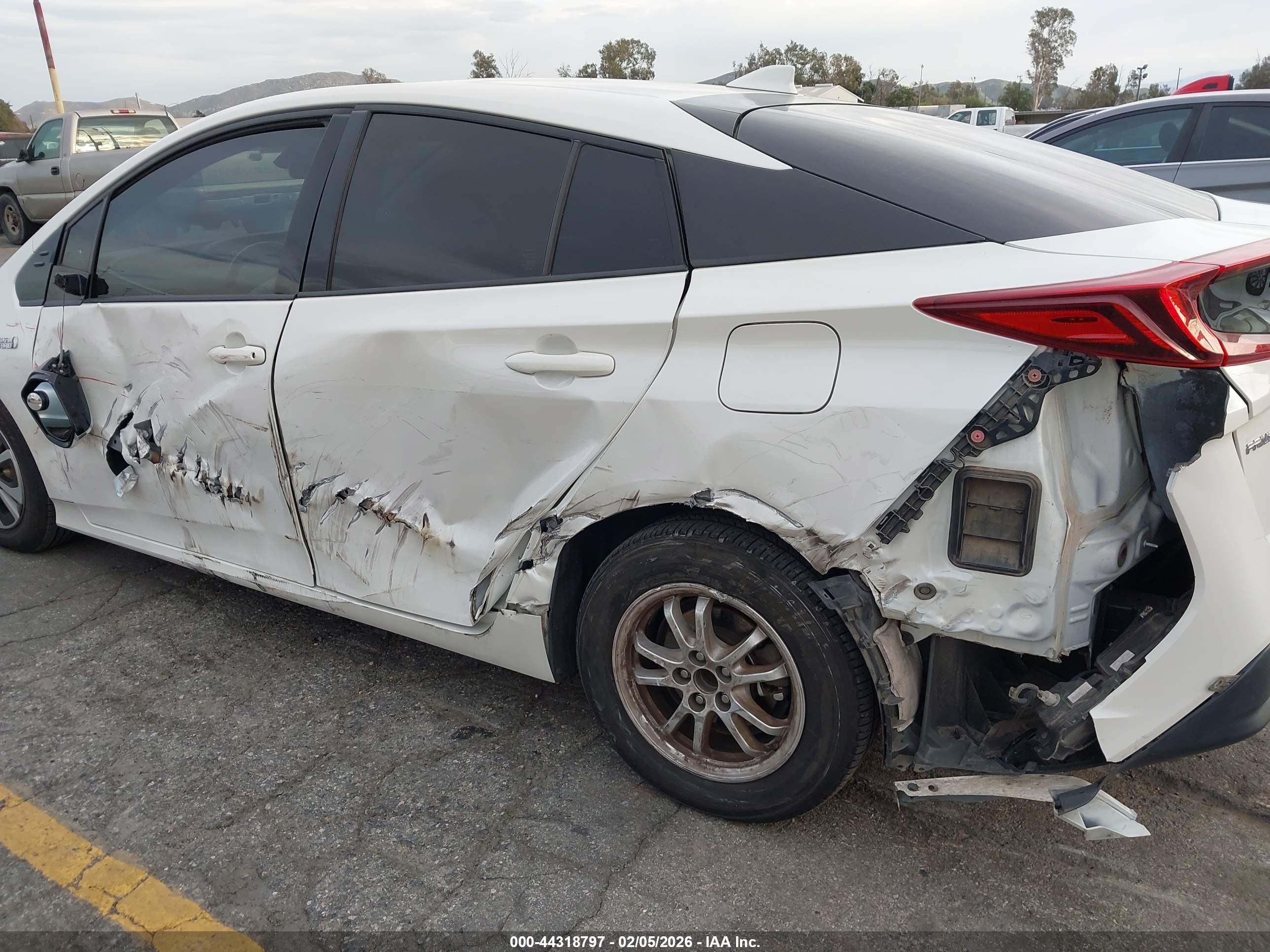 TOYOTA PRIUS image 6