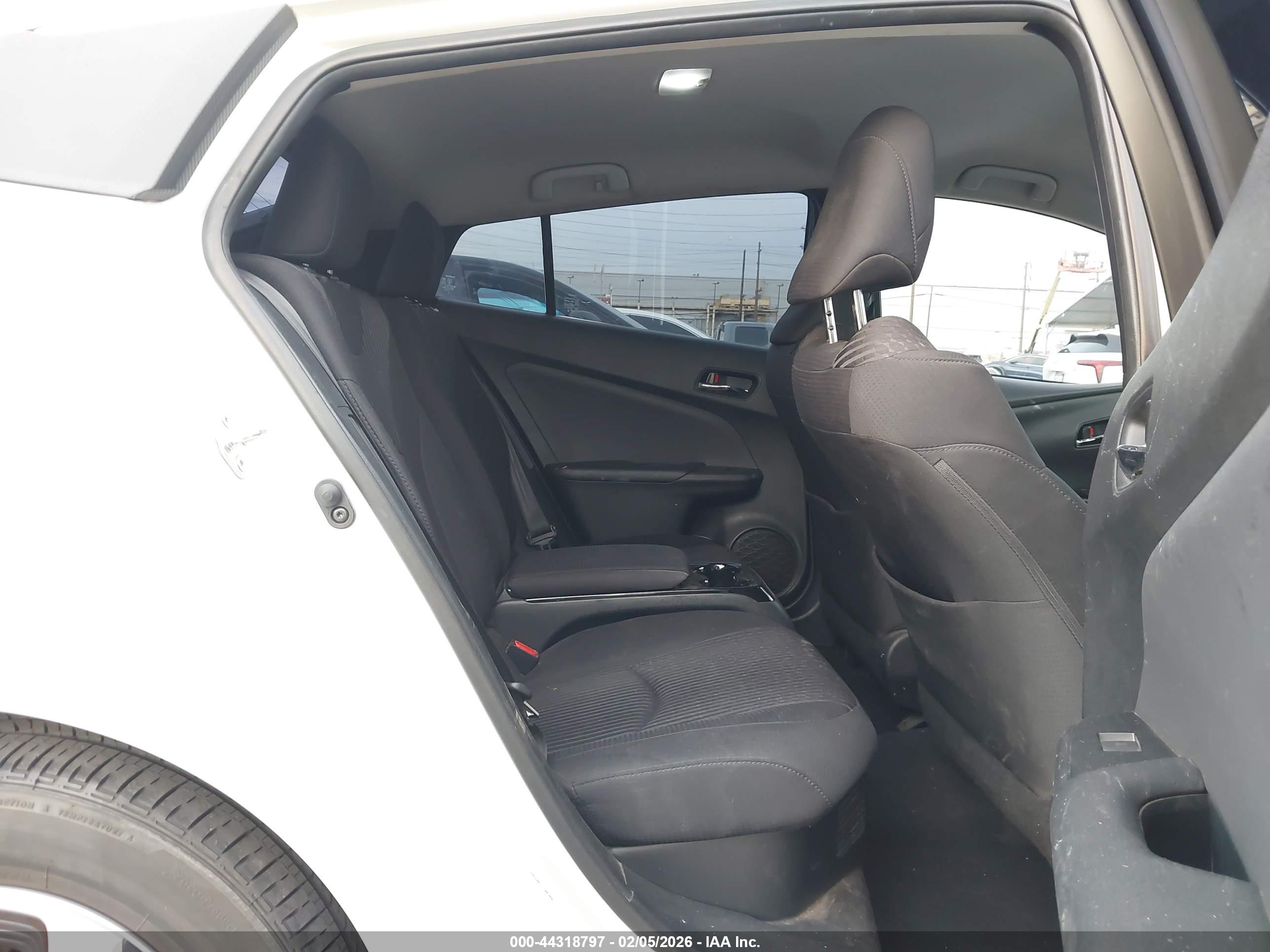 TOYOTA PRIUS image 8