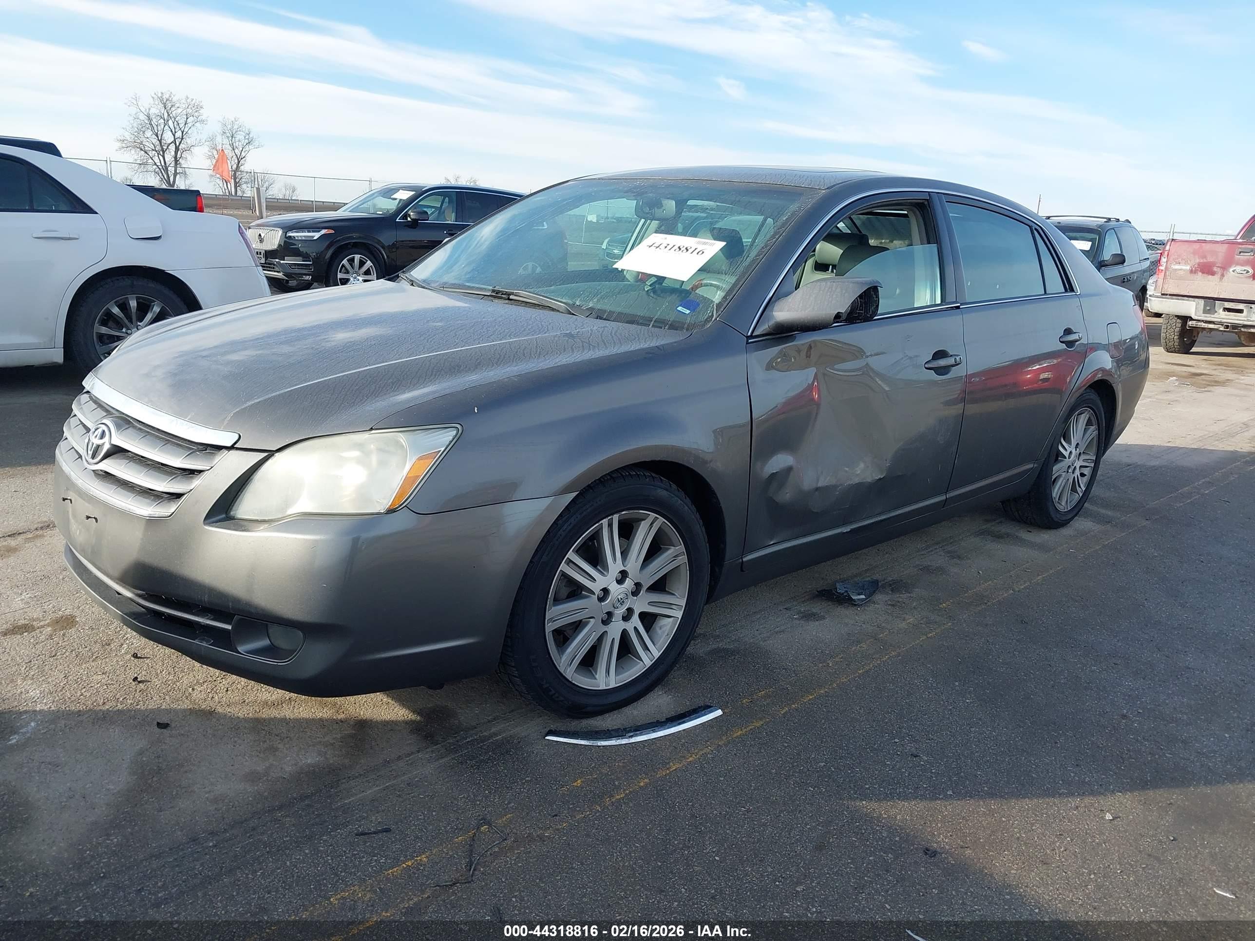 TOYOTA AVALON image 2