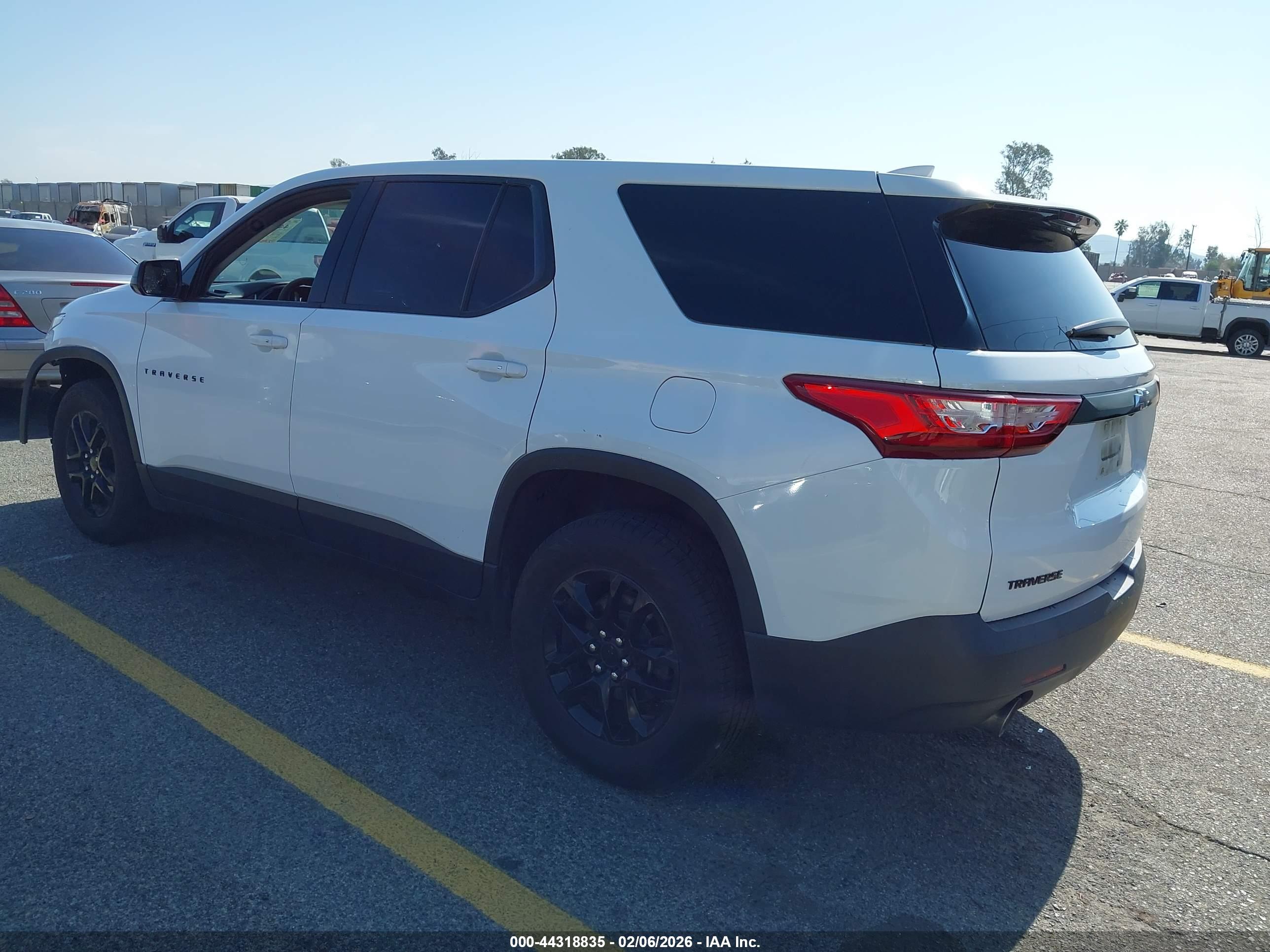 CHEVROLET TRAVERSE image 3