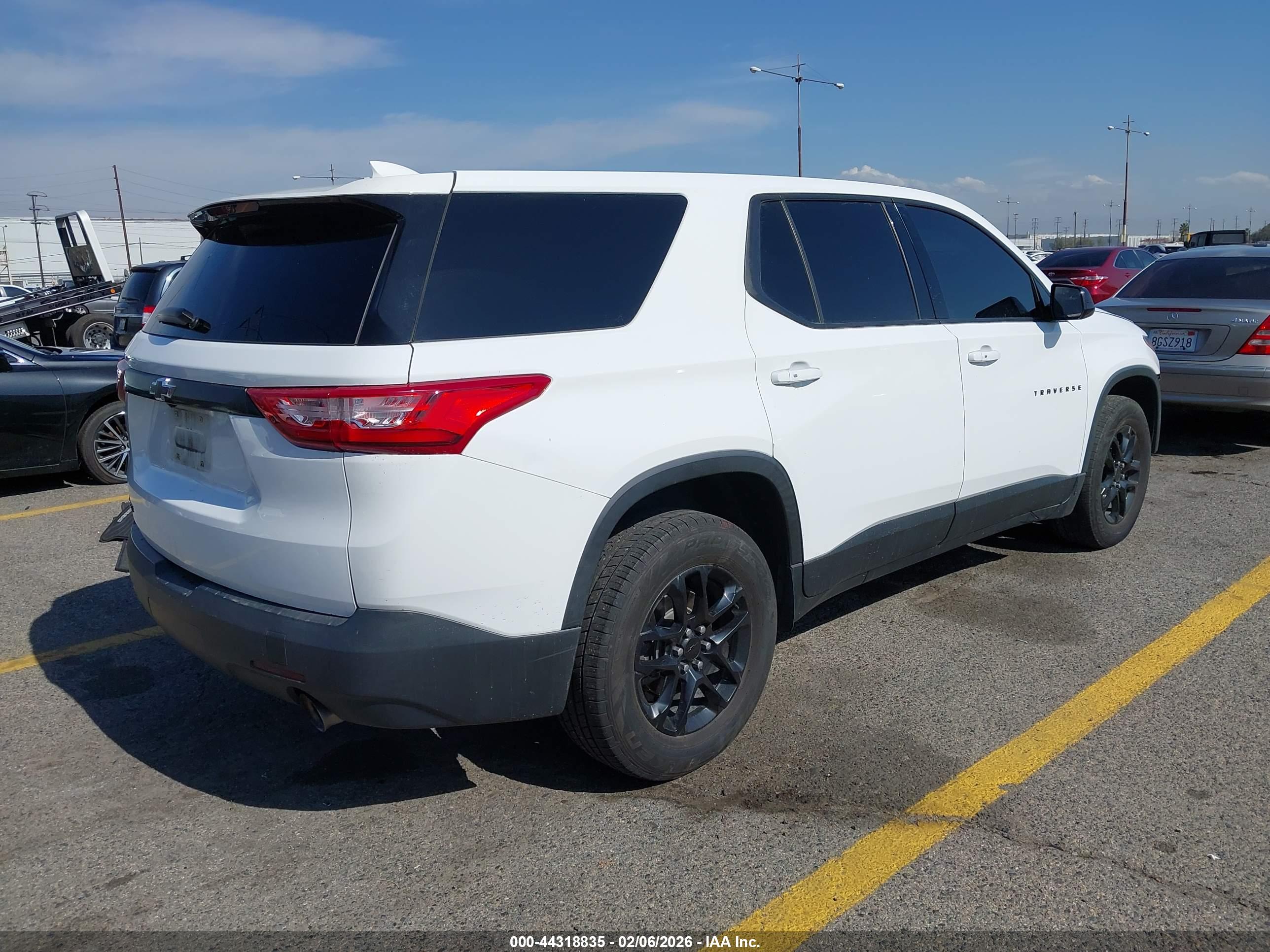 CHEVROLET TRAVERSE image 4