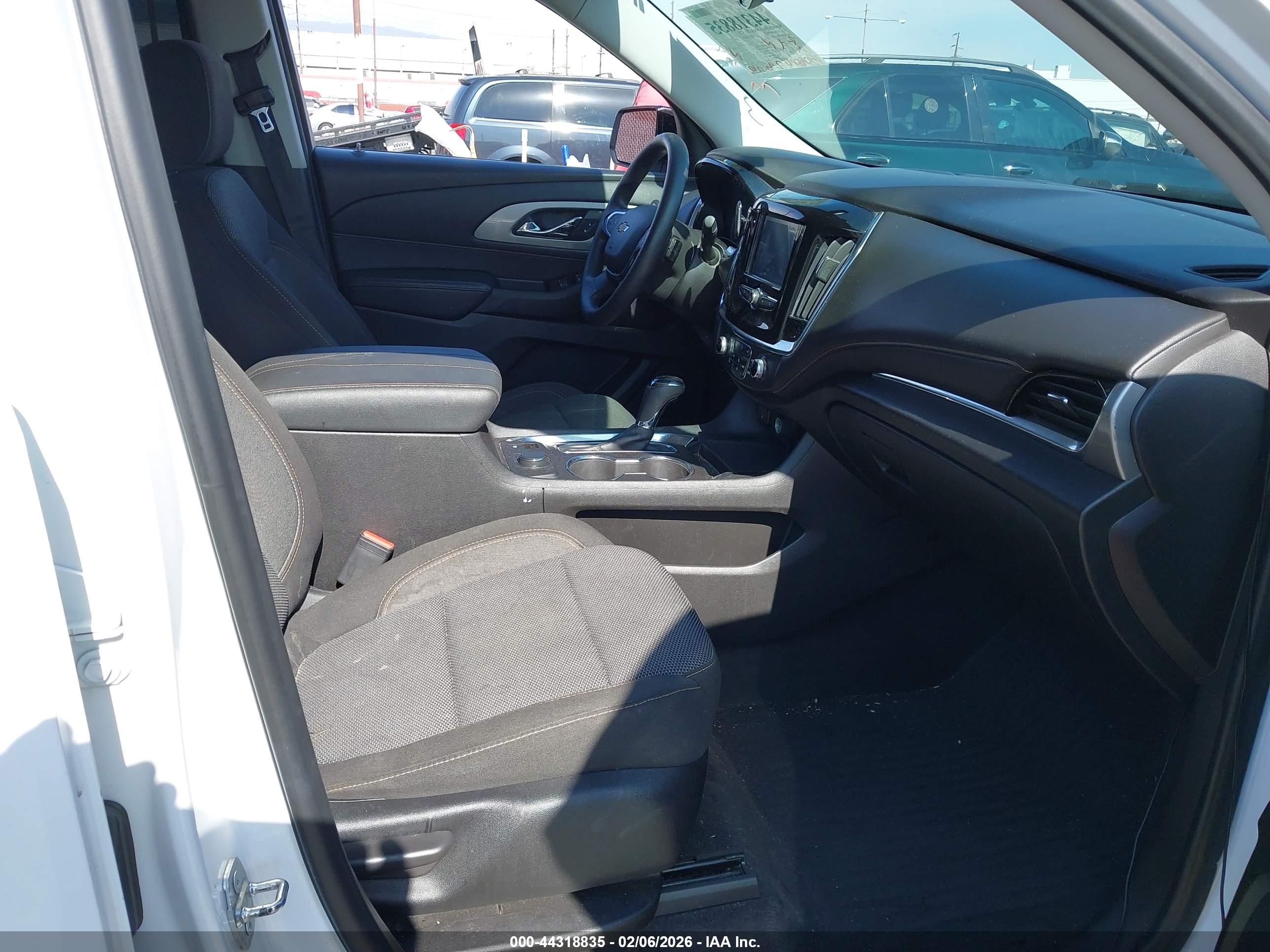 CHEVROLET TRAVERSE image 5