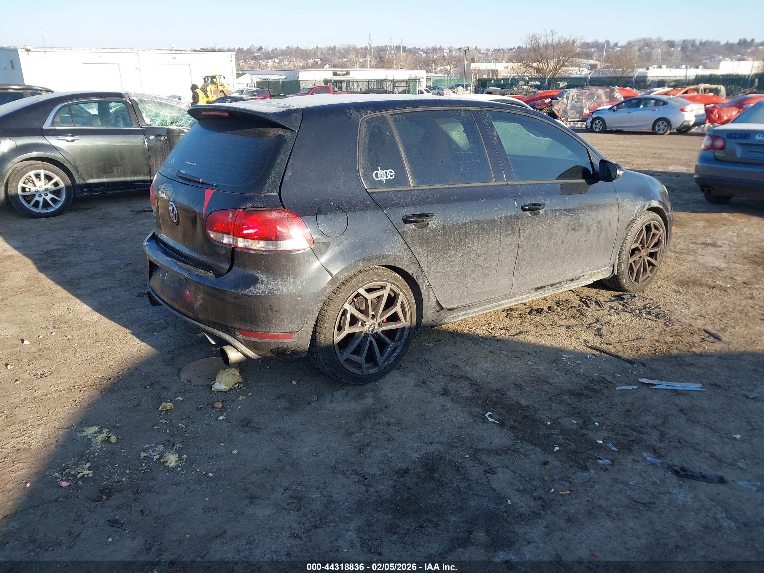 VOLKSWAGEN GTI image 4