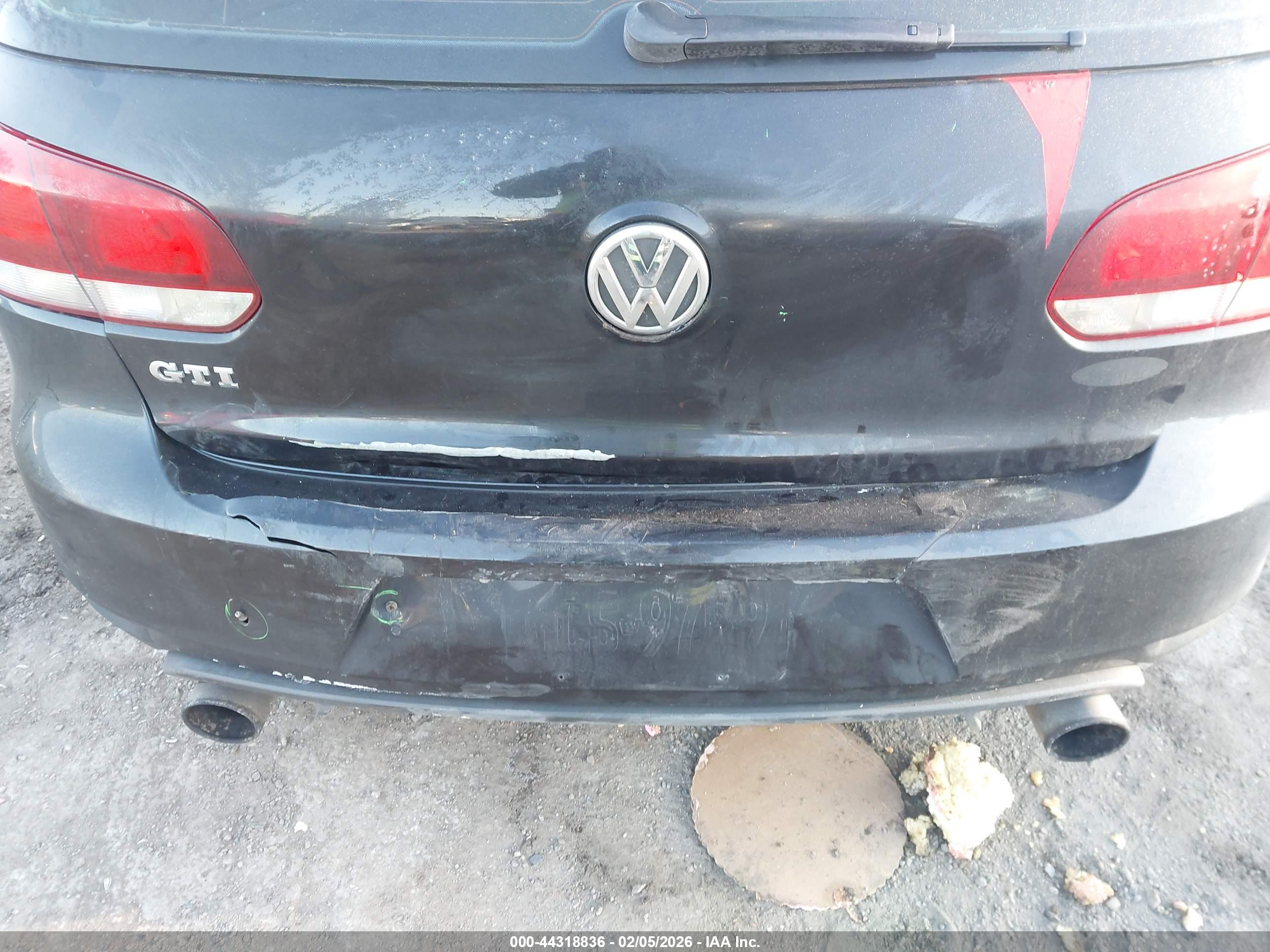 VOLKSWAGEN GTI image 6