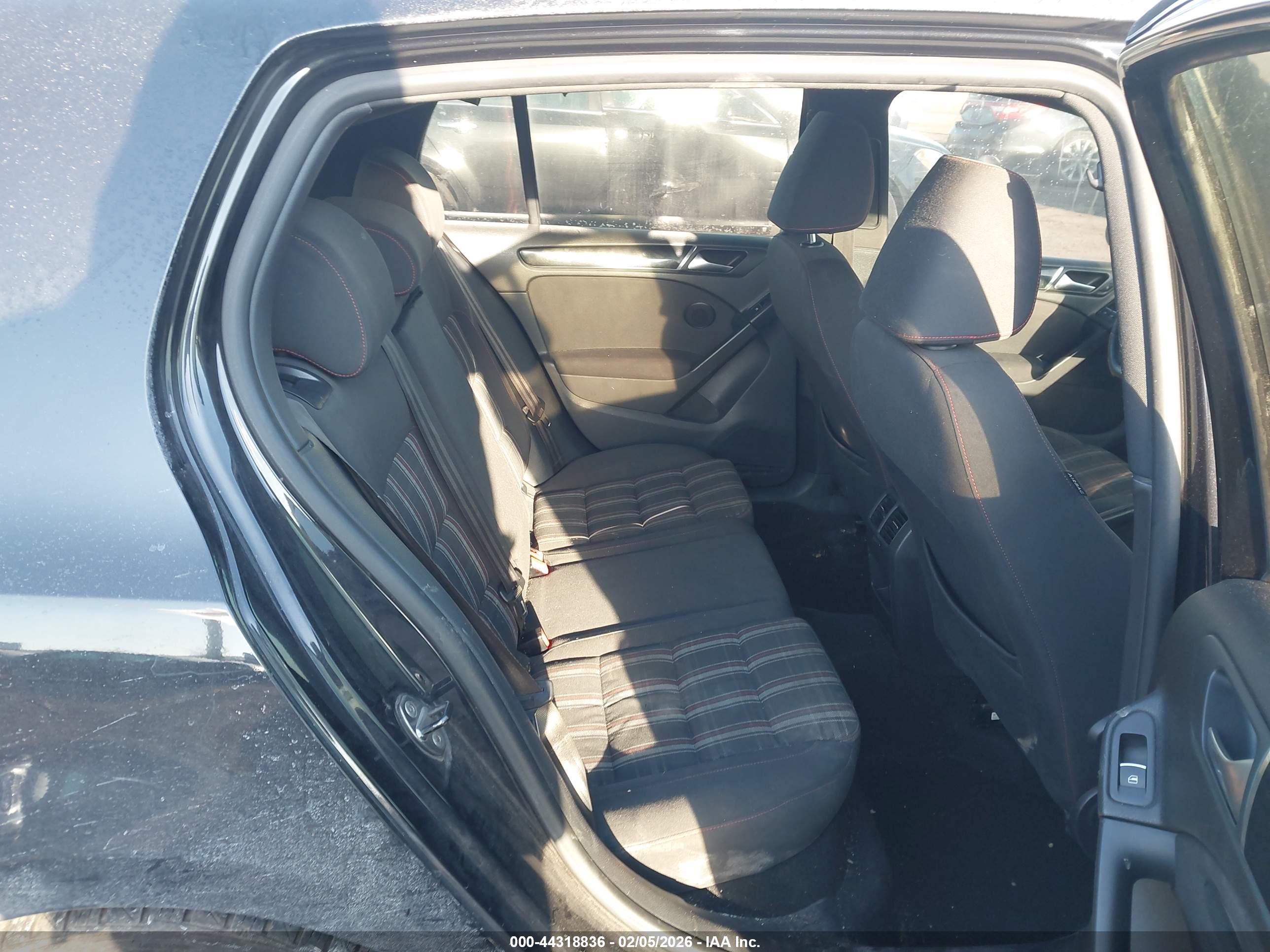 VOLKSWAGEN GTI image 8