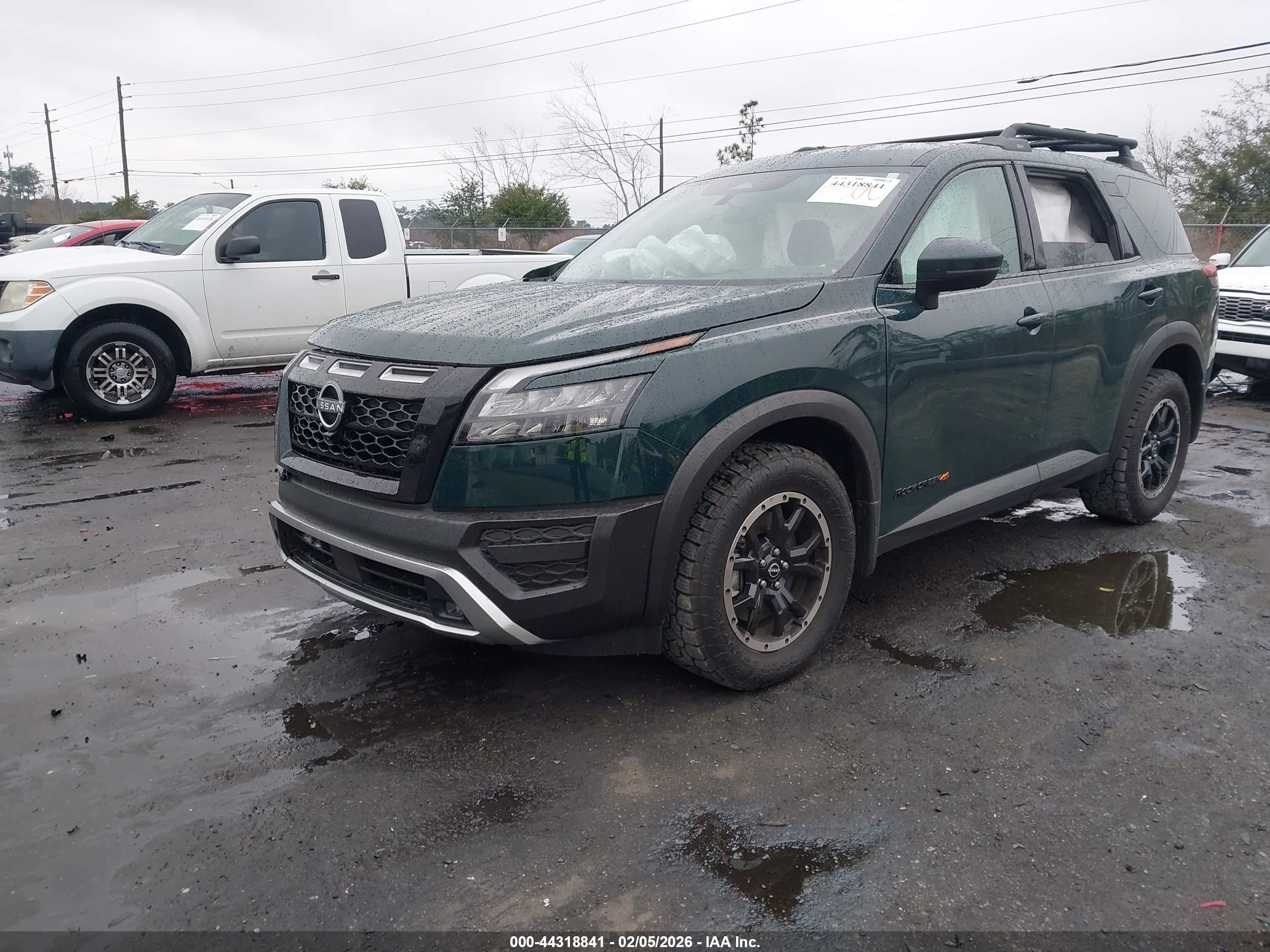 NISSAN PATHFINDER image 2