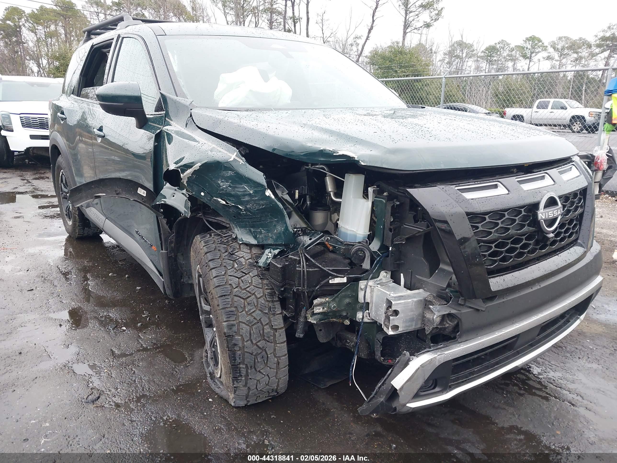 NISSAN PATHFINDER image 6