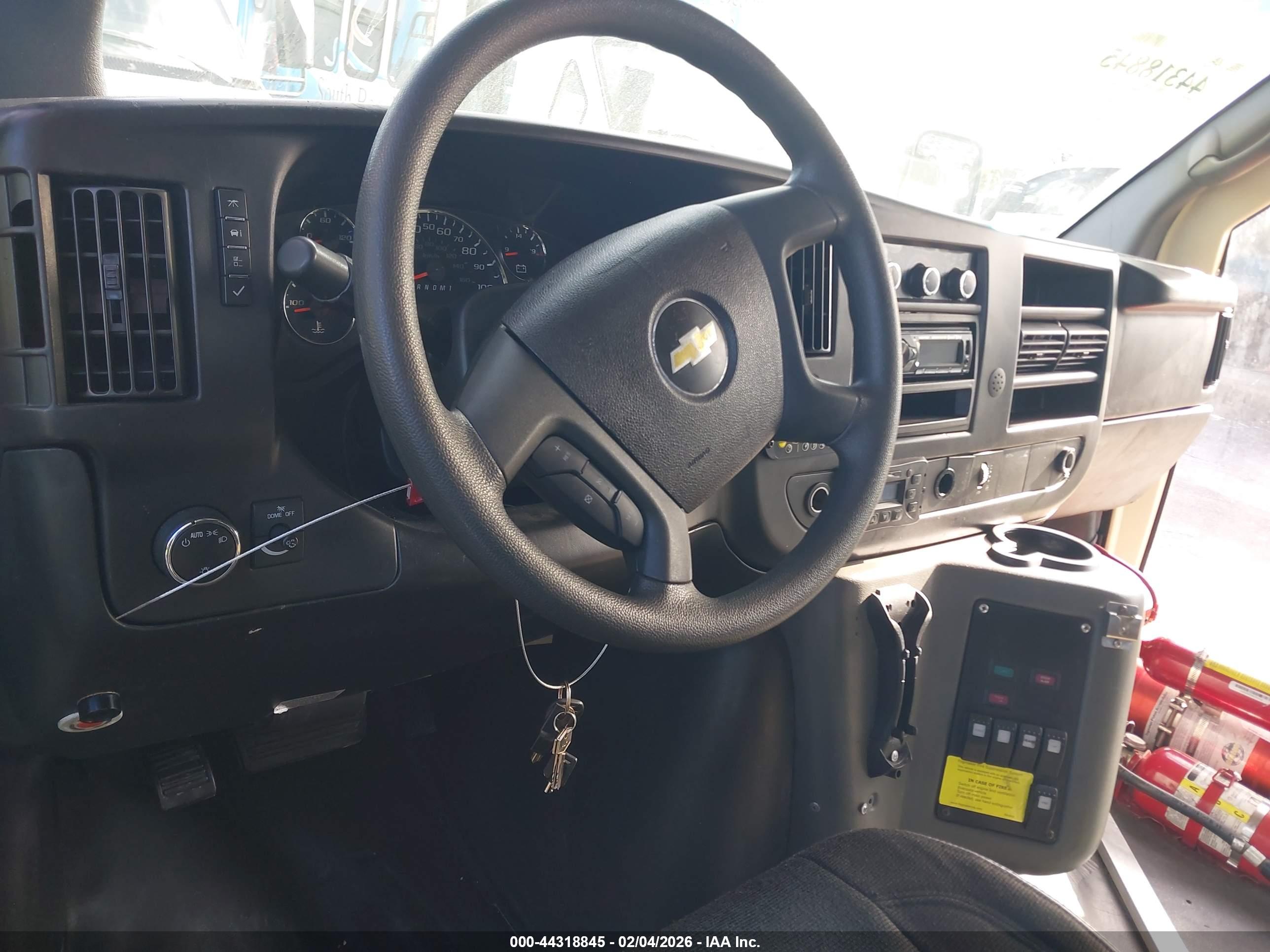 CHEVROLET EXPRESS image 7