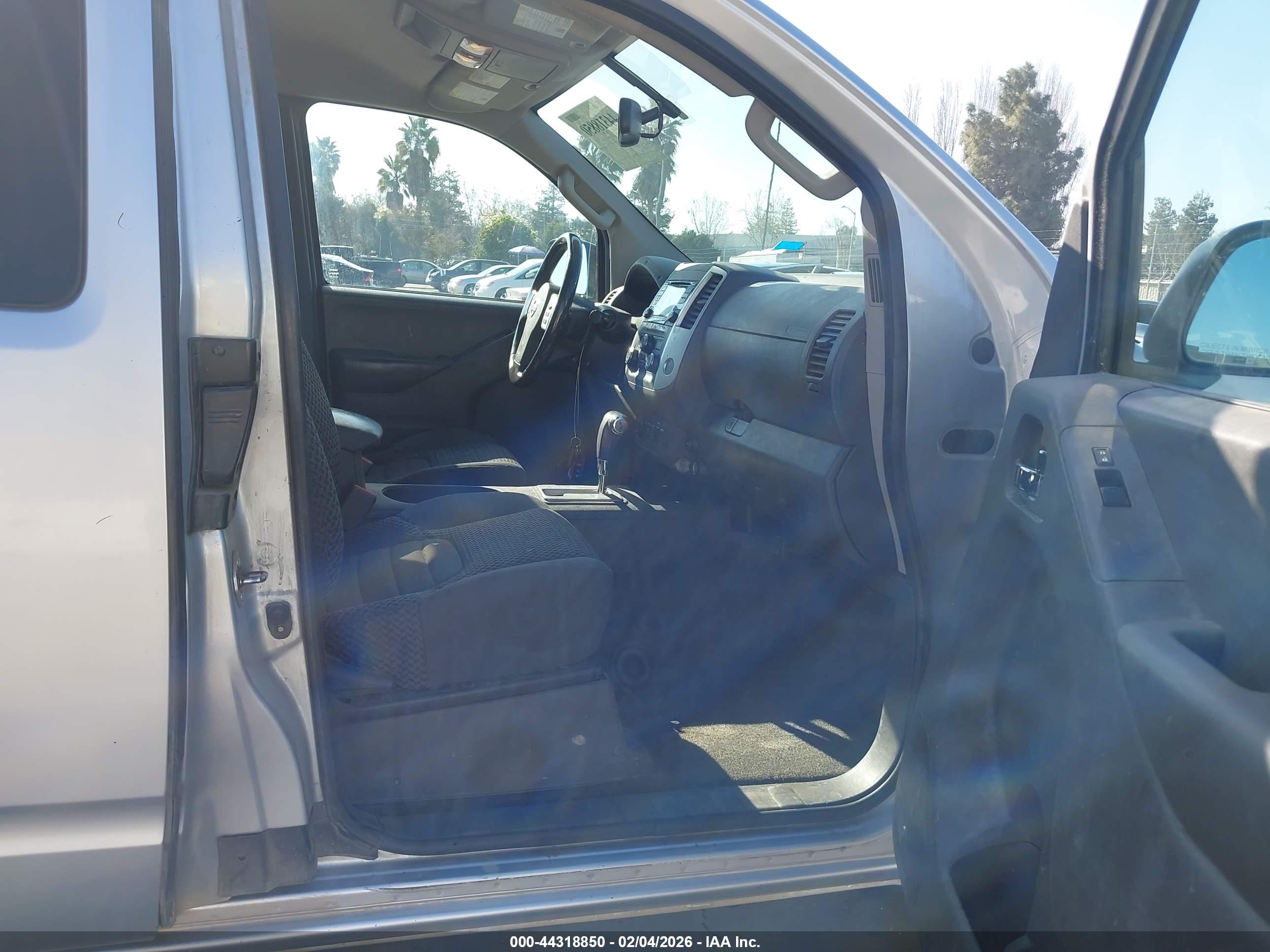NISSAN FRONTIER image 5
