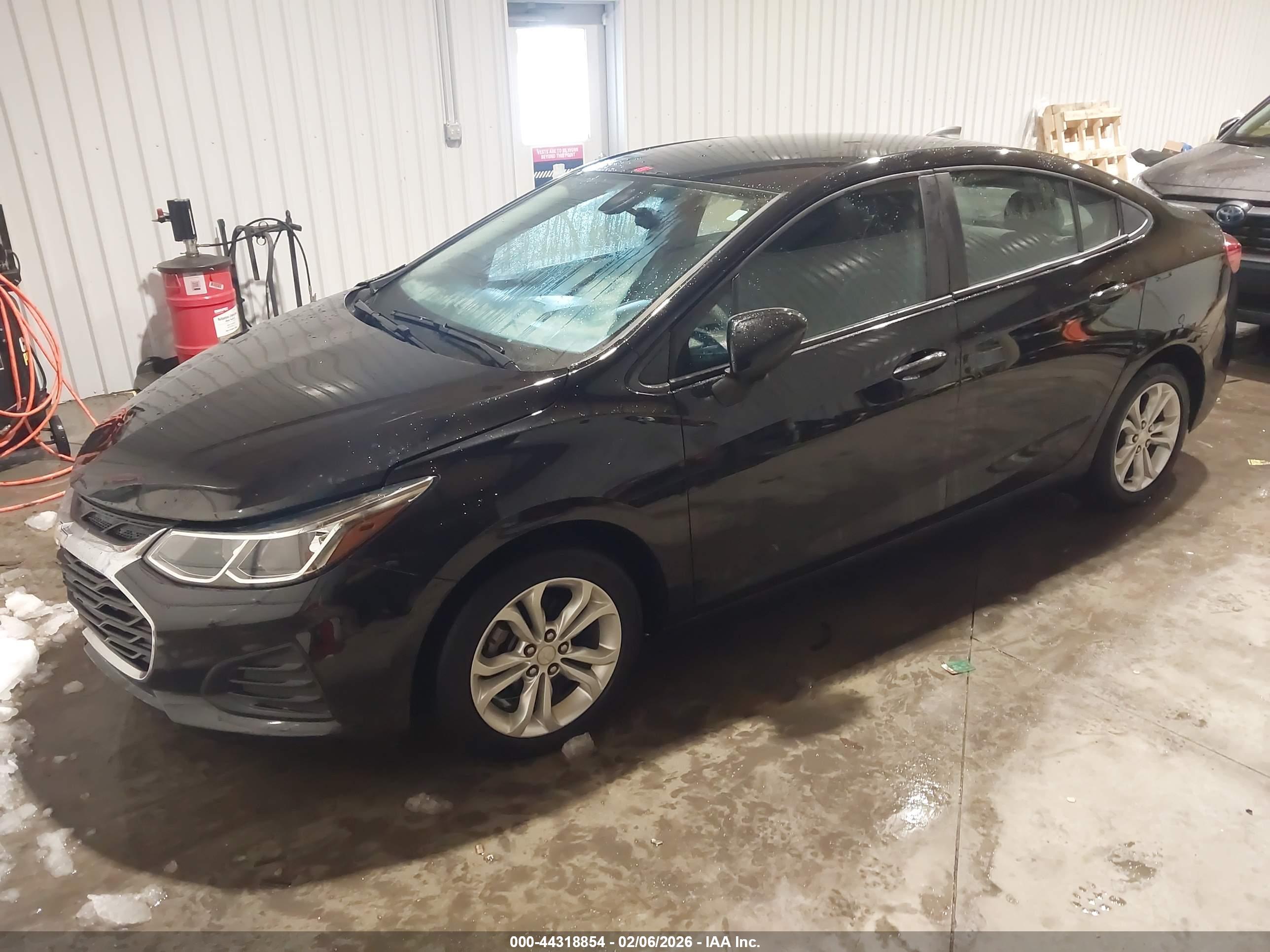 CHEVROLET CRUZE image 2
