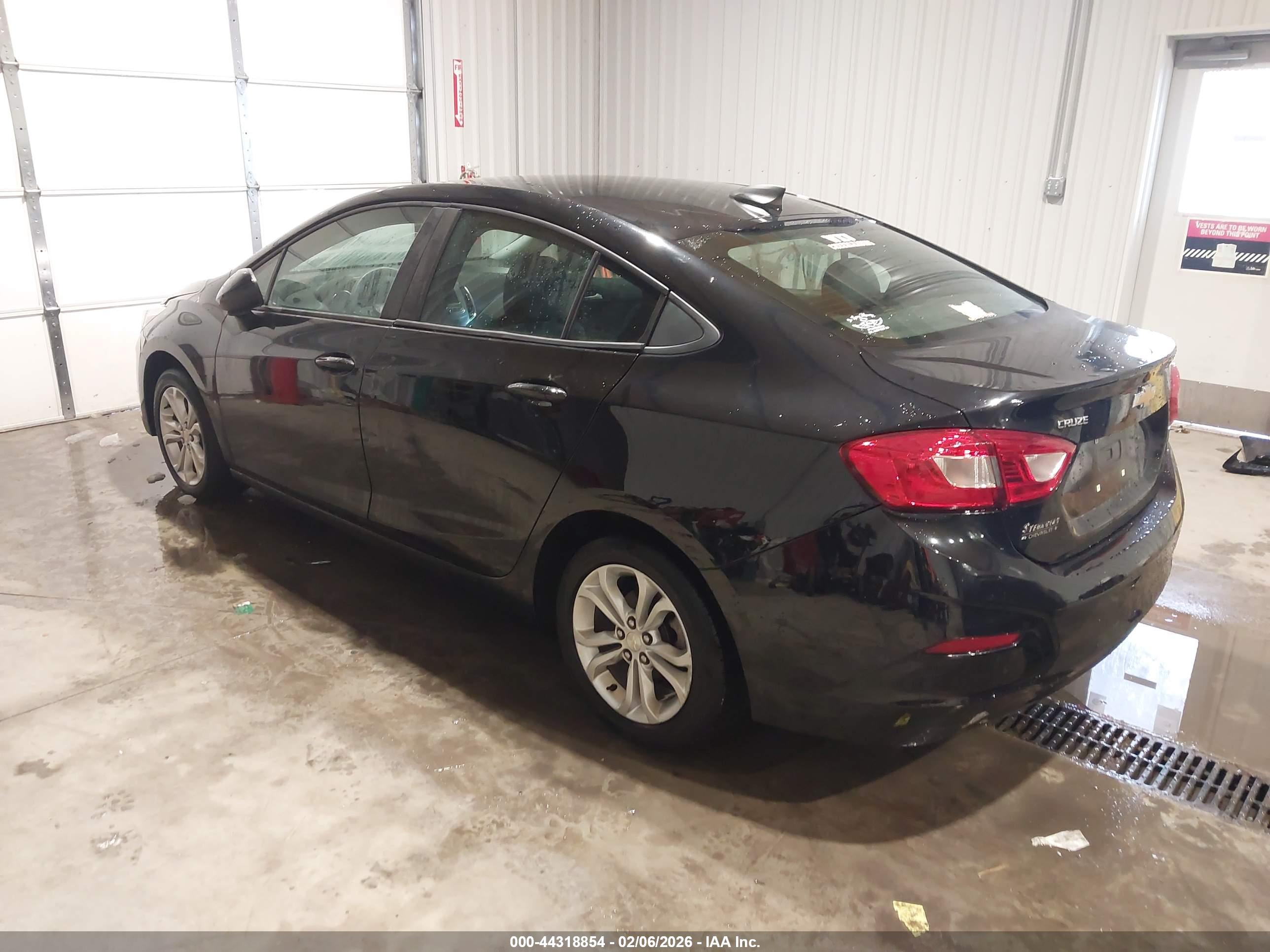 CHEVROLET CRUZE image 3
