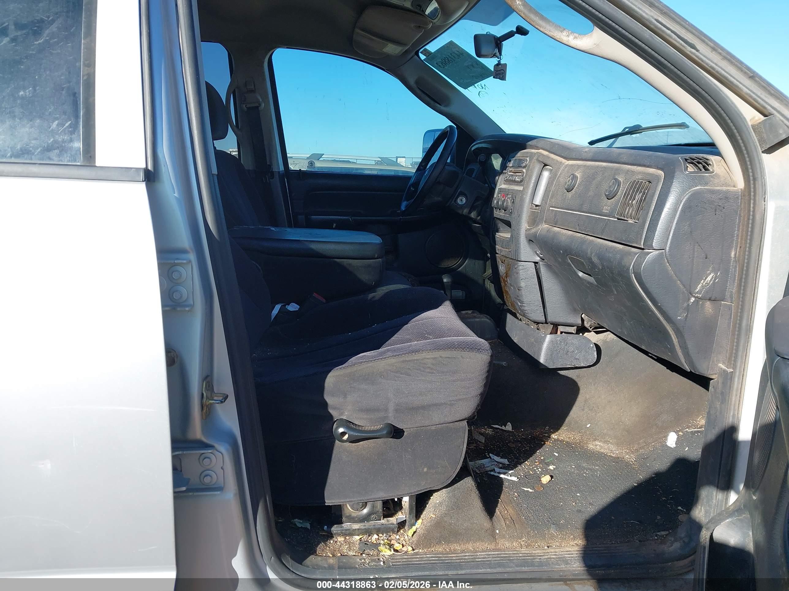 DODGE RAM image 5