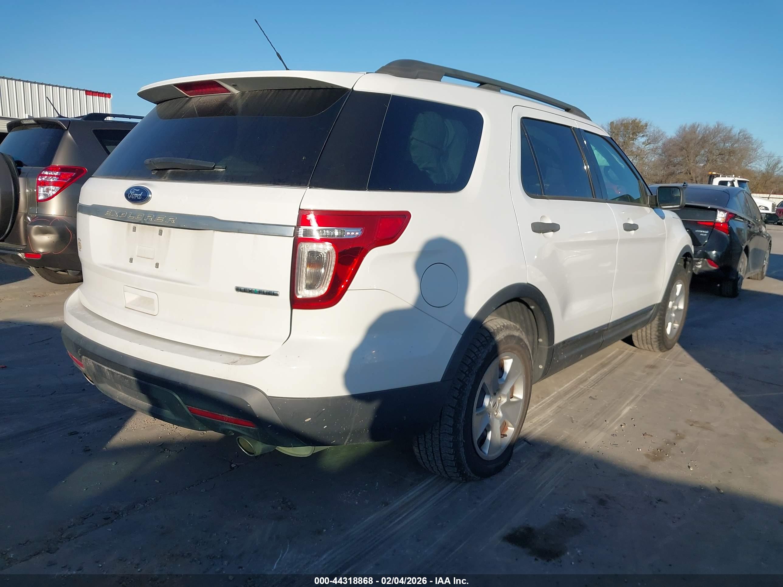 FORD EXPLORER image 4
