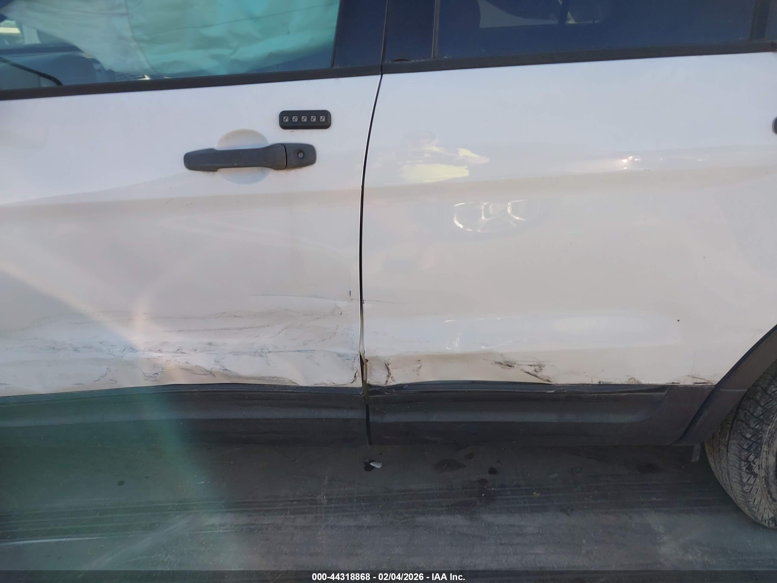 FORD EXPLORER image 6