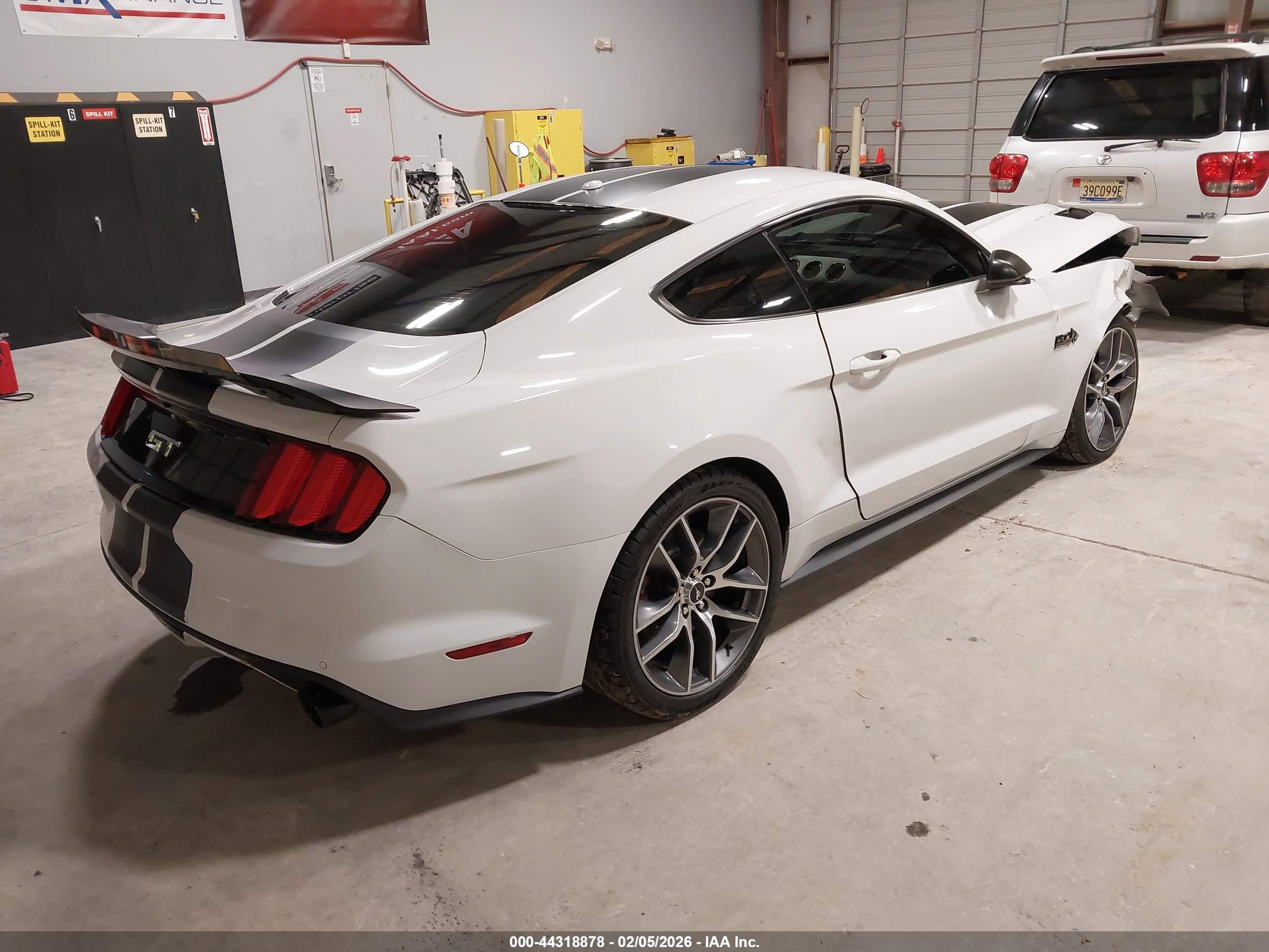 FORD MUSTANG image 4