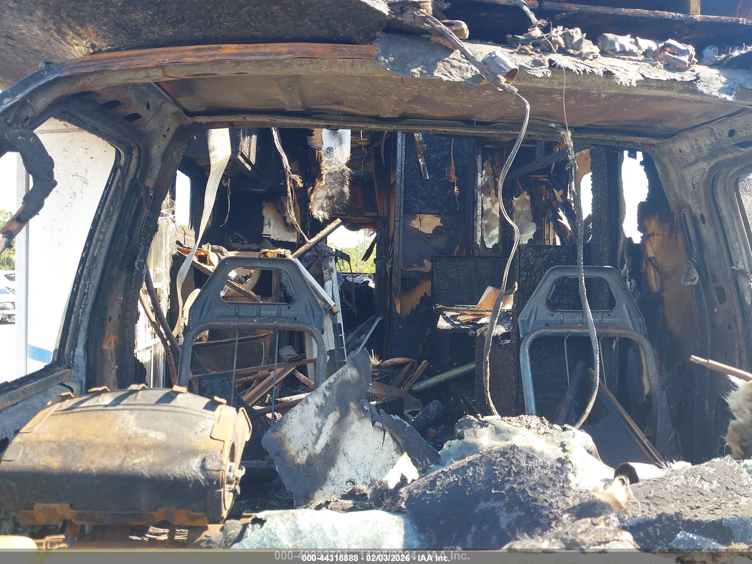 FORD E-450 image 8