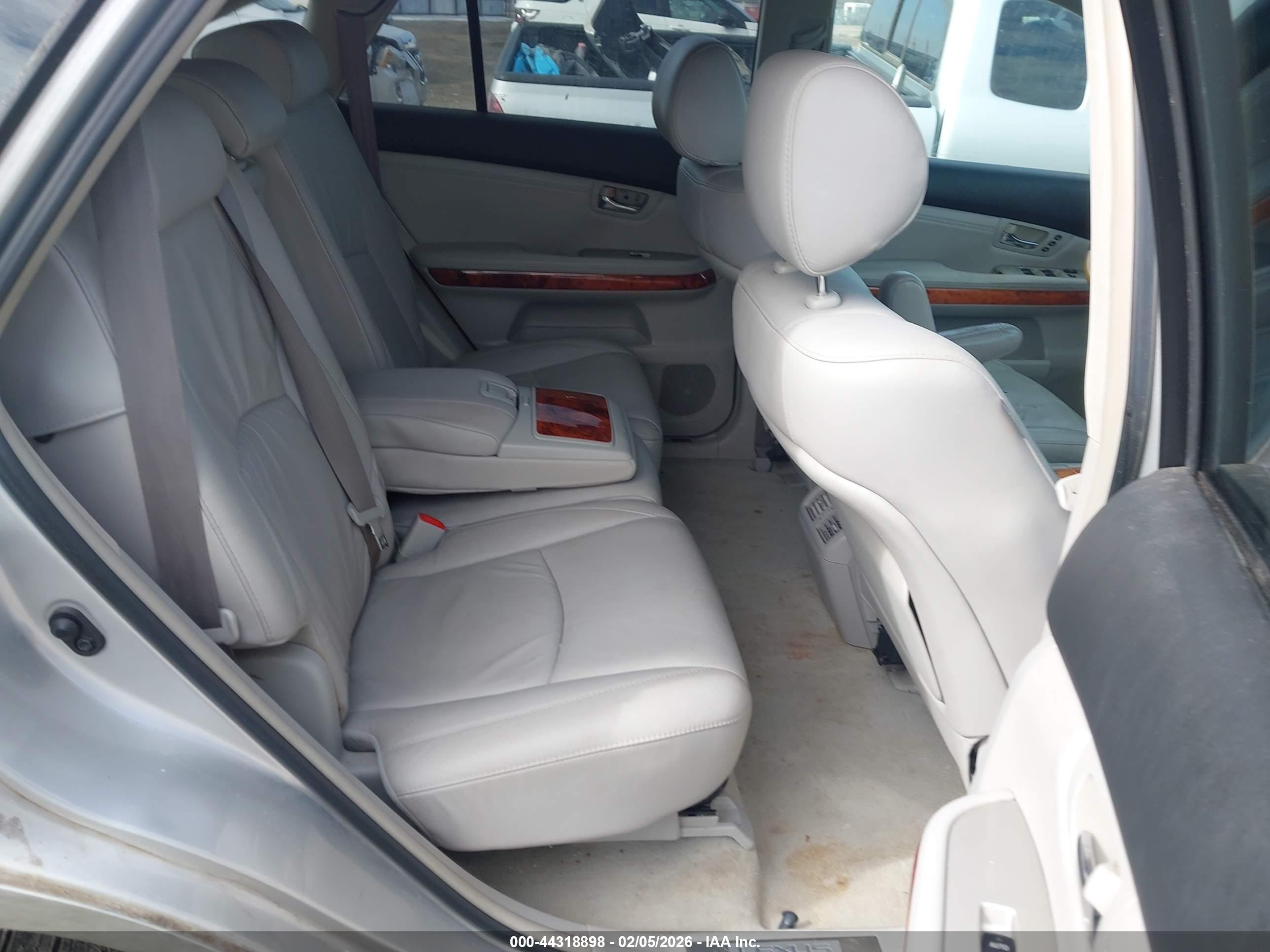 LEXUS RX image 8