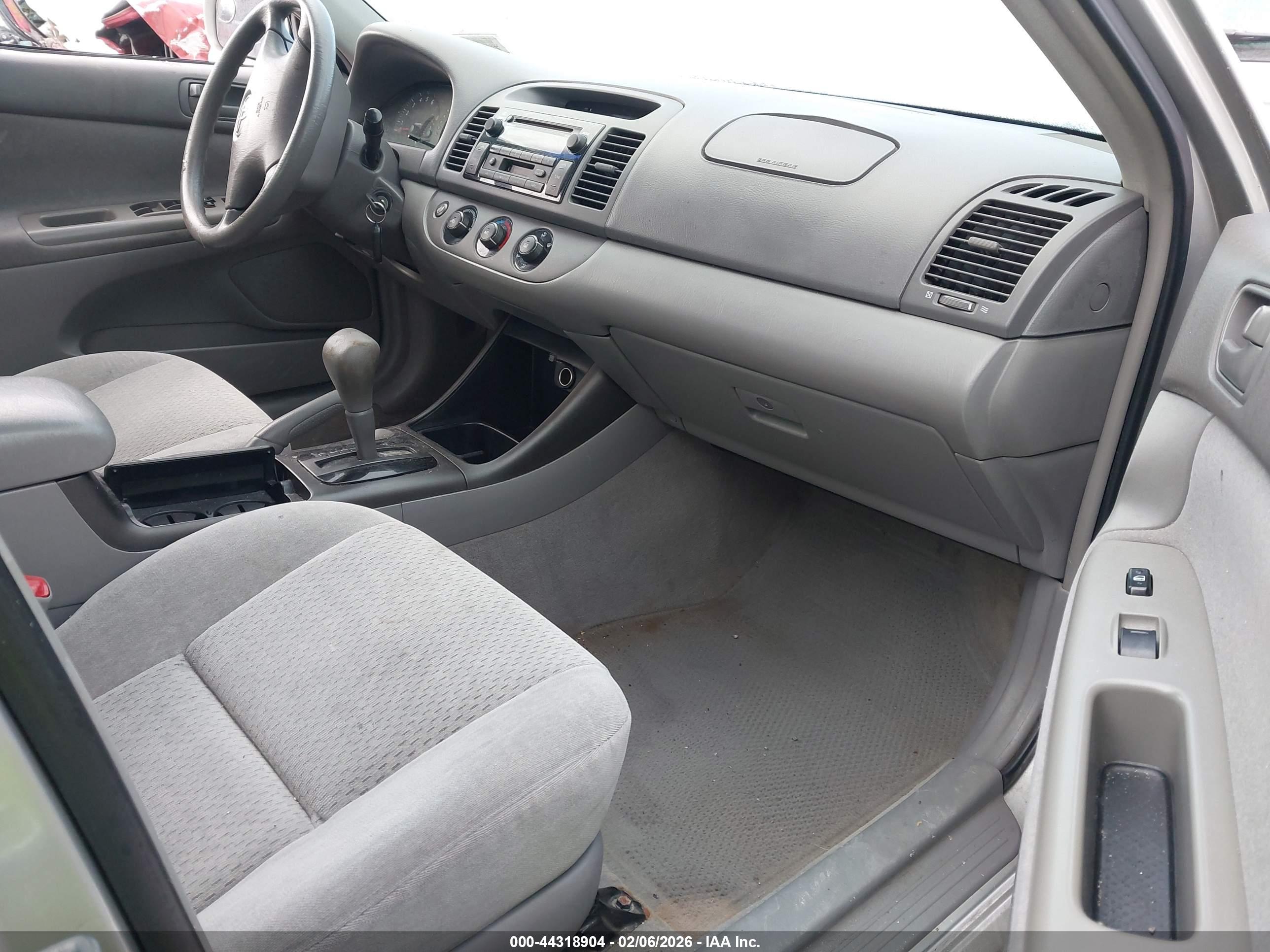 TOYOTA CAMRY image 5