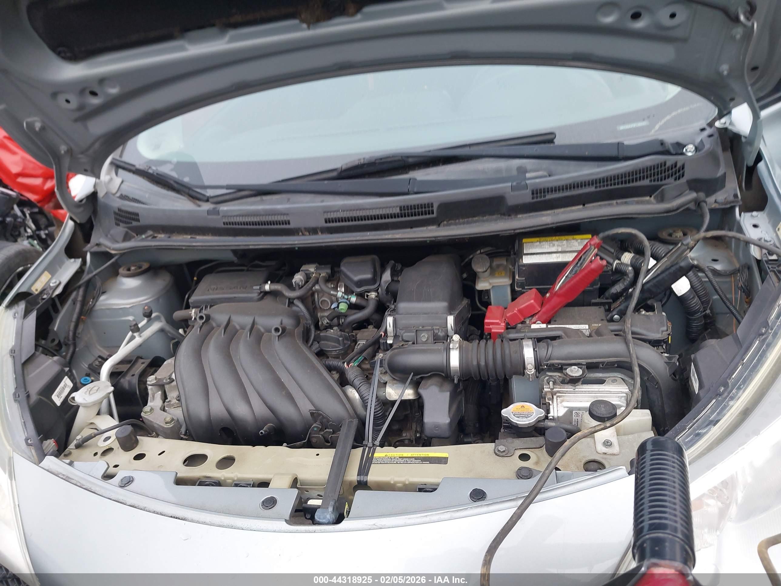 NISSAN VERSA image 10