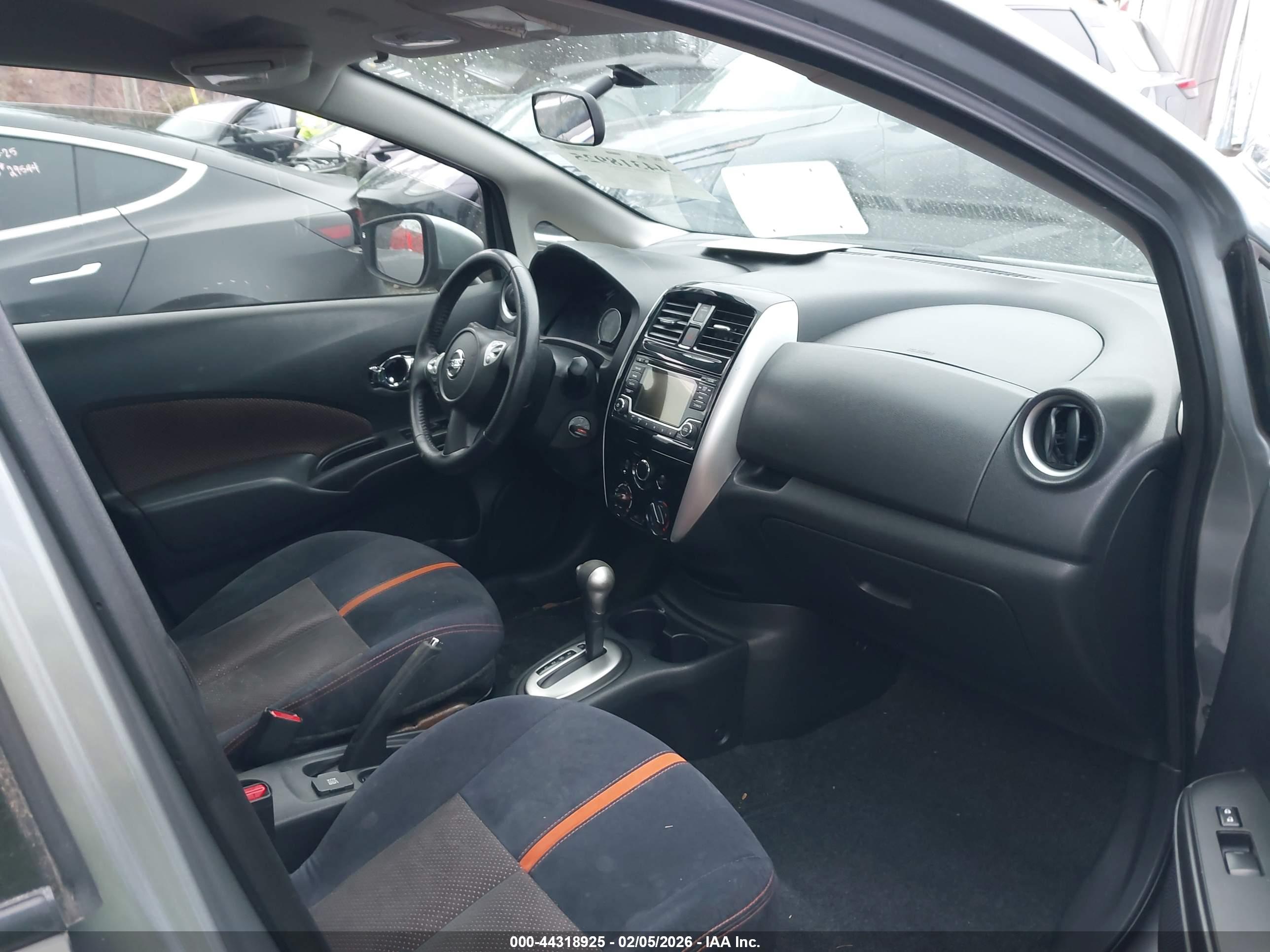 NISSAN VERSA image 5