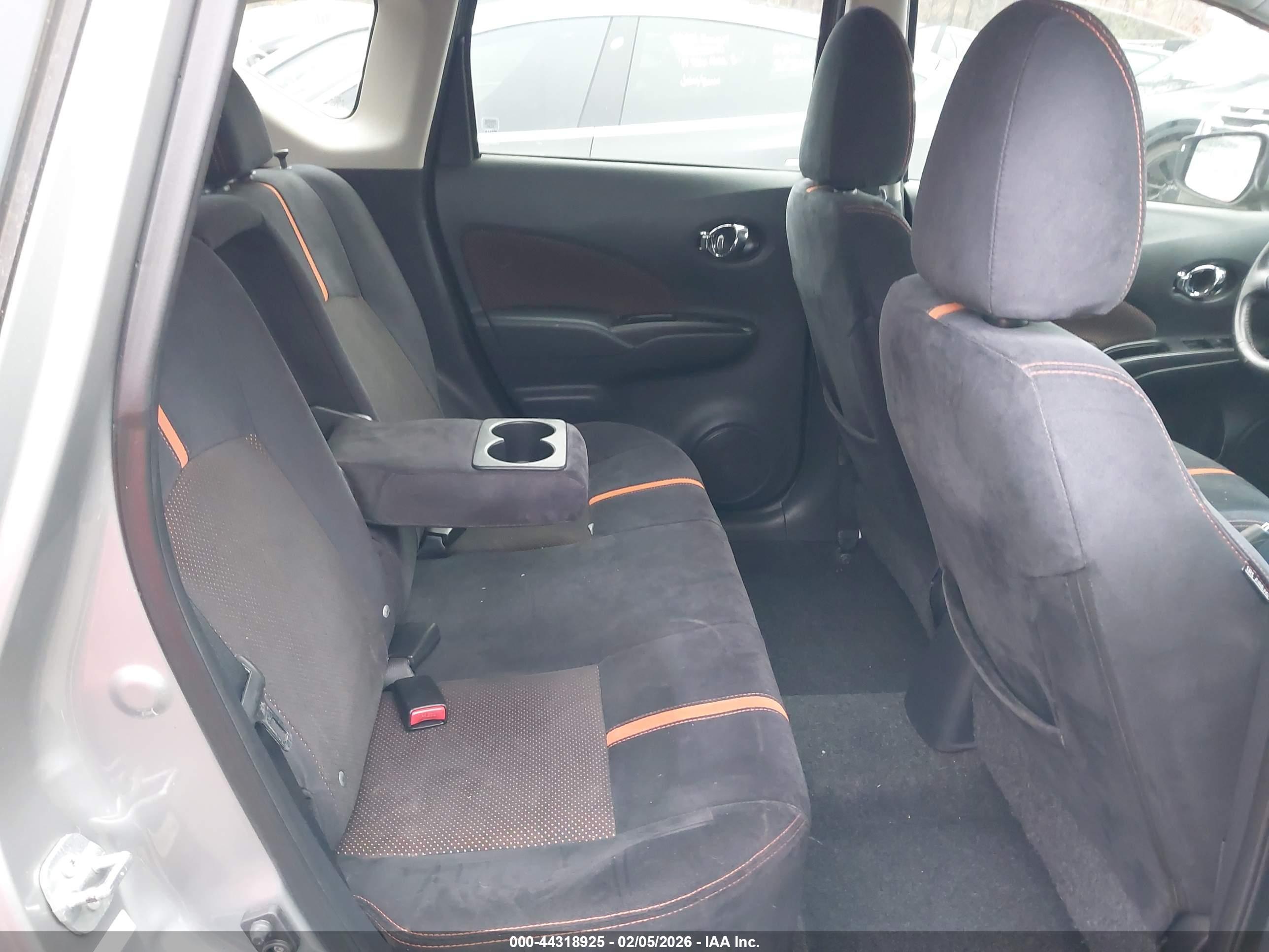 NISSAN VERSA image 8