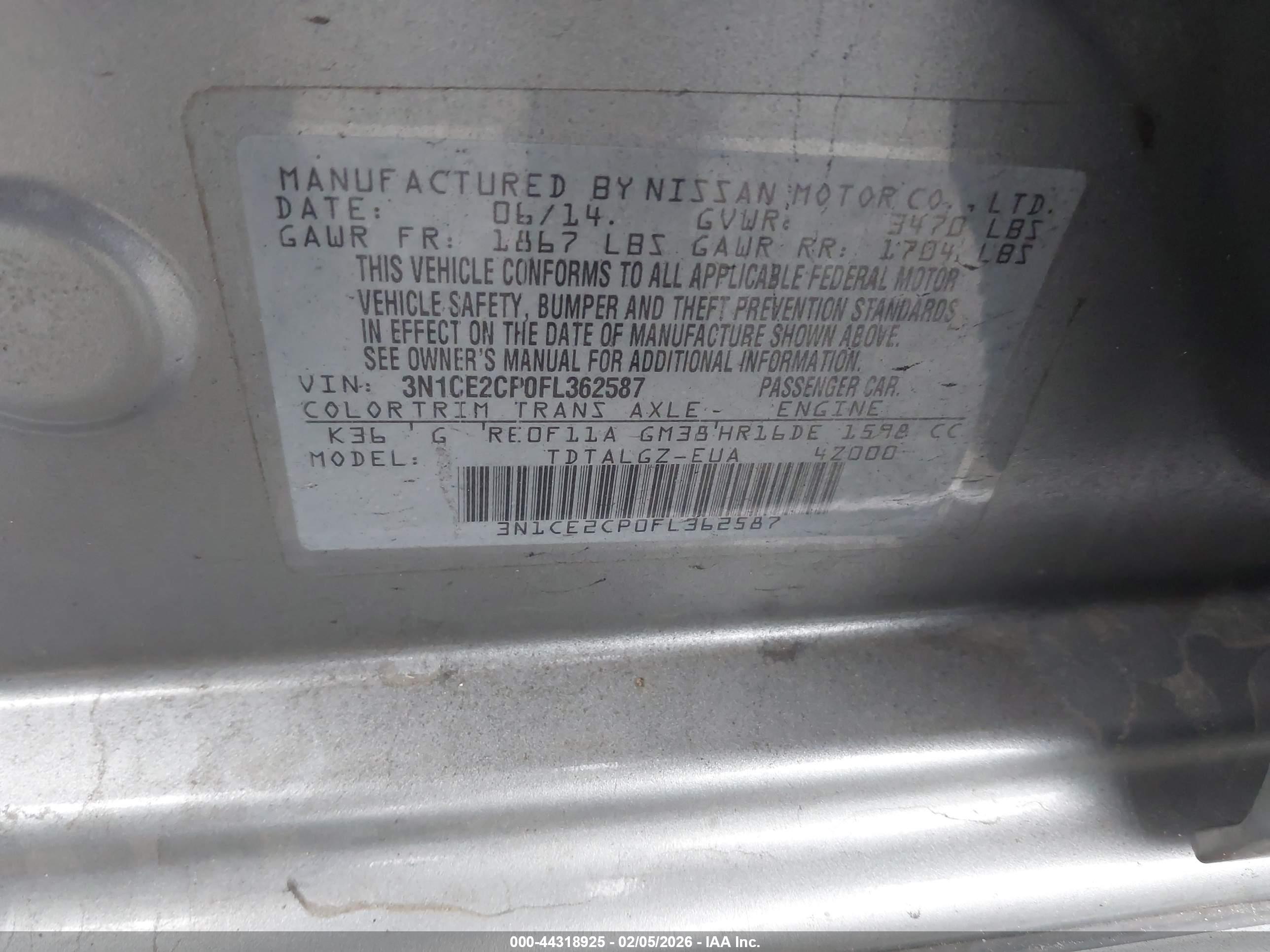 NISSAN VERSA image 9