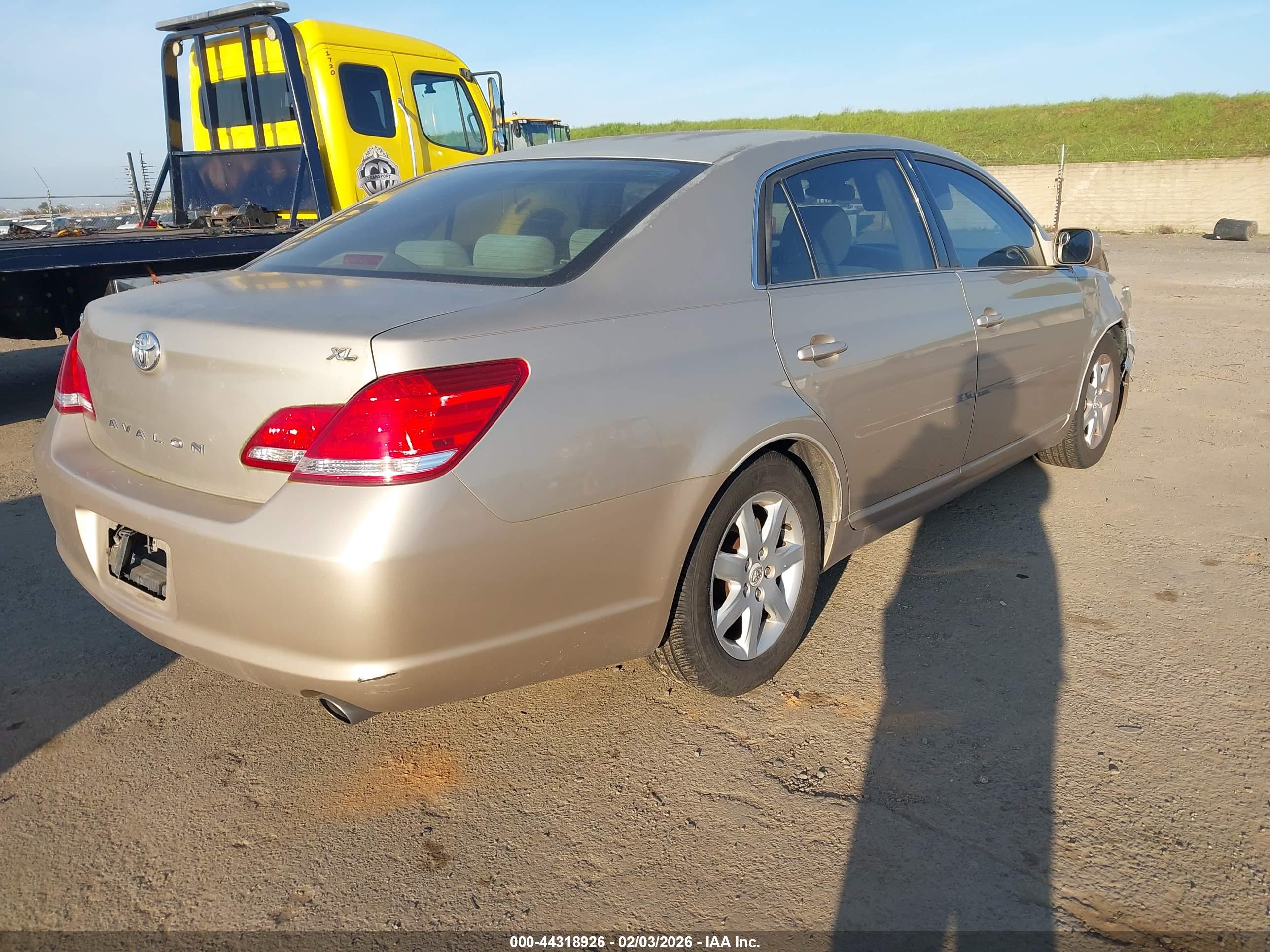 TOYOTA AVALON image 4