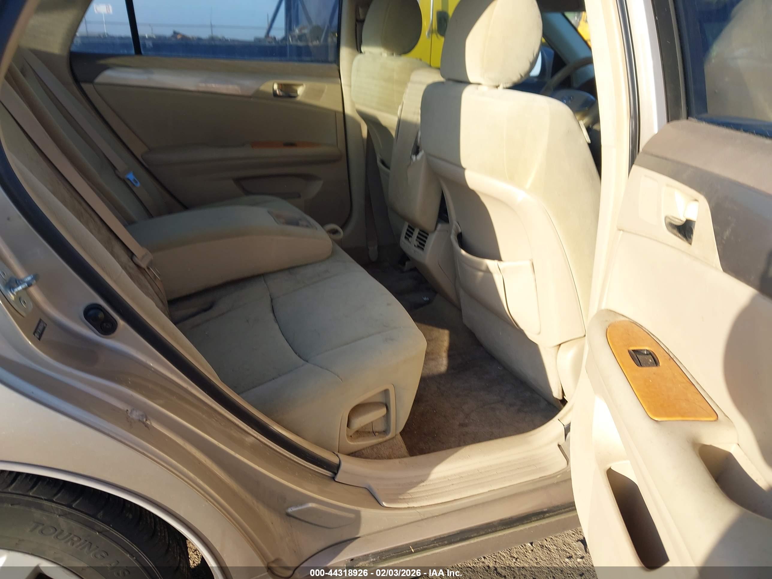 TOYOTA AVALON image 8