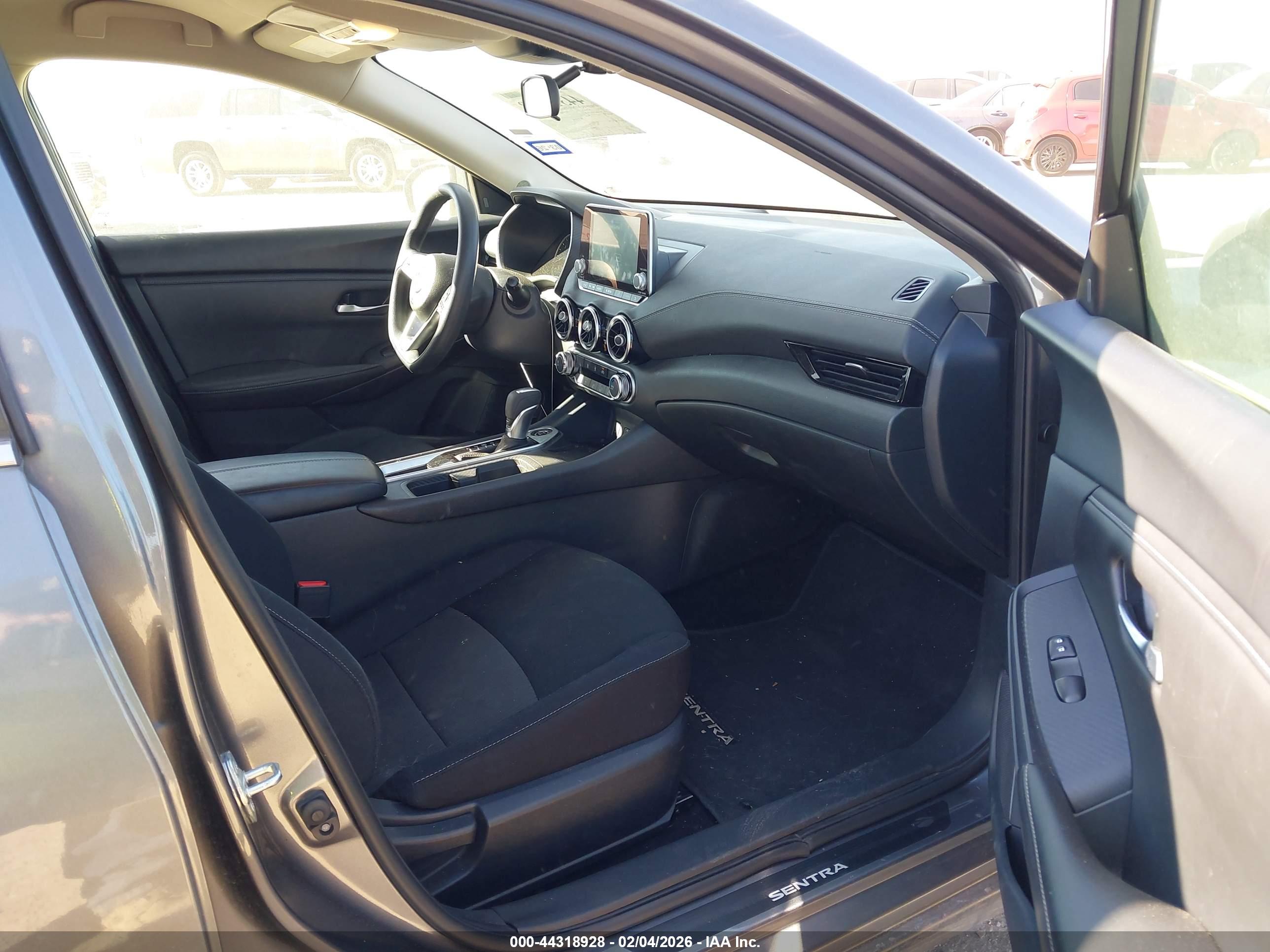 NISSAN SENTRA image 5