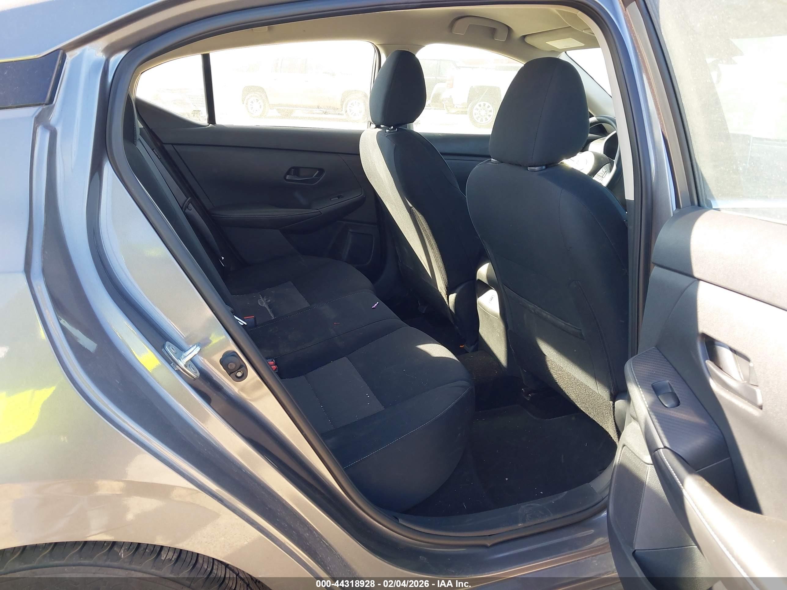 NISSAN SENTRA image 8