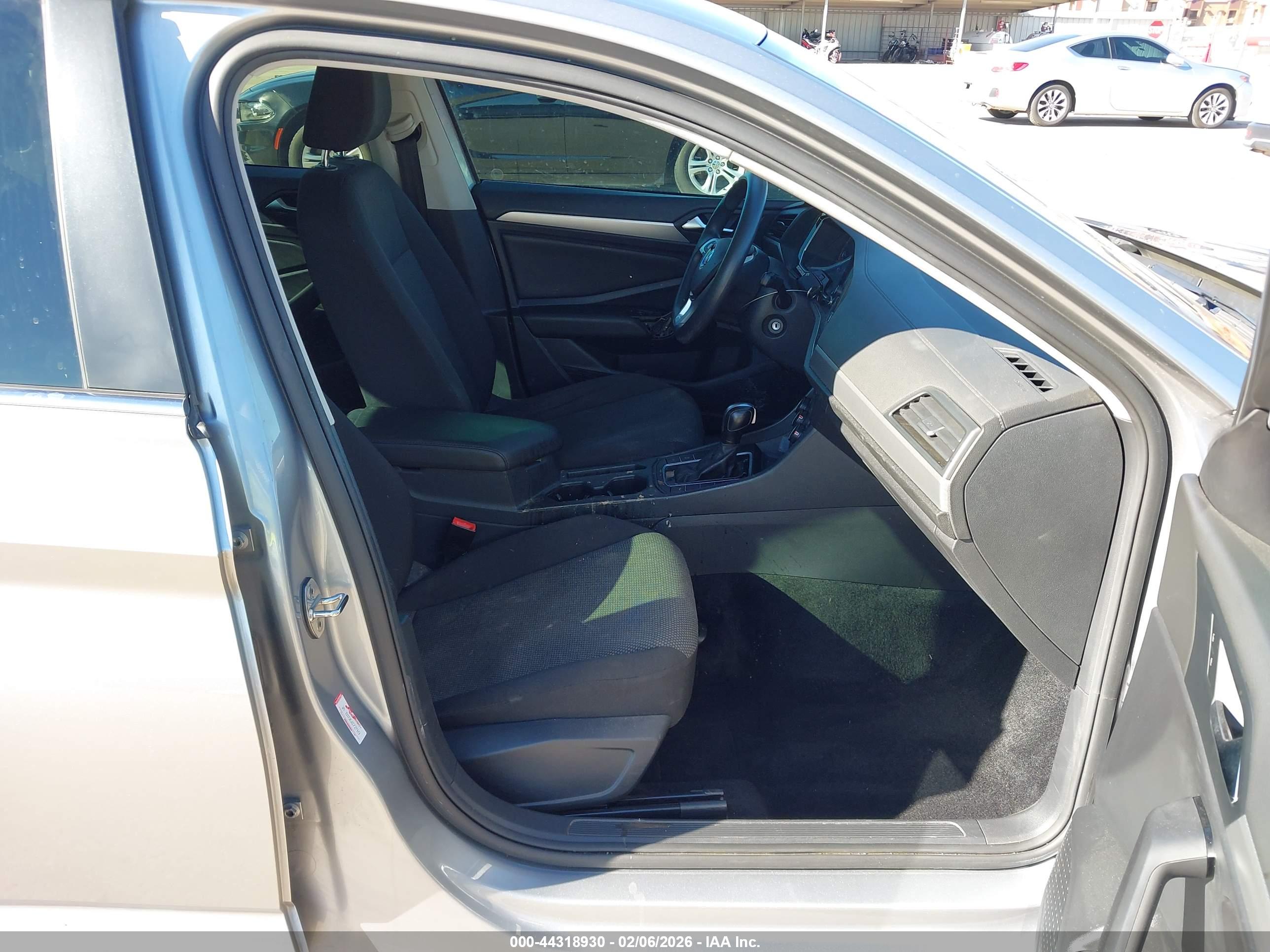 VOLKSWAGEN JETTA image 5