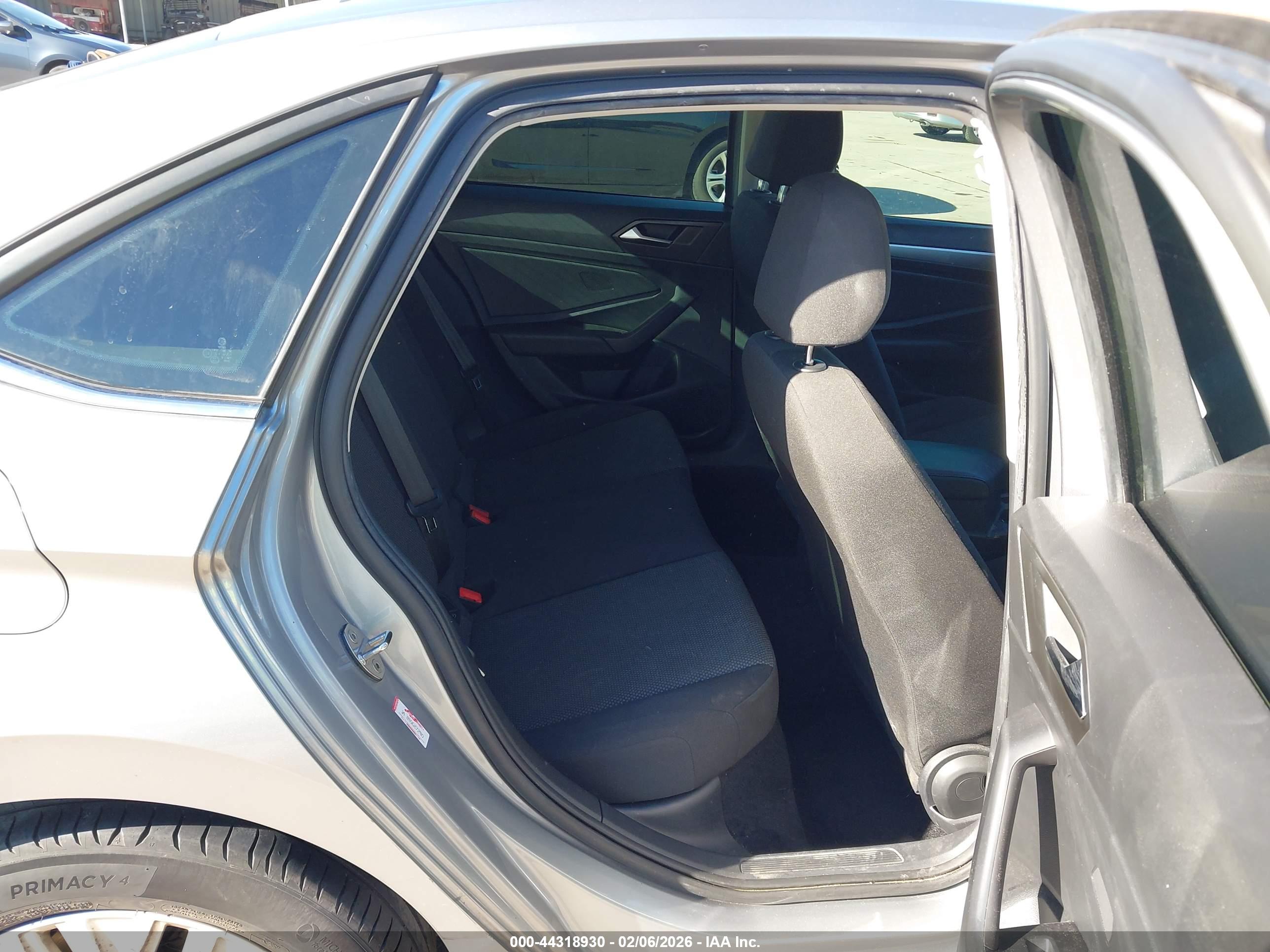 VOLKSWAGEN JETTA image 8