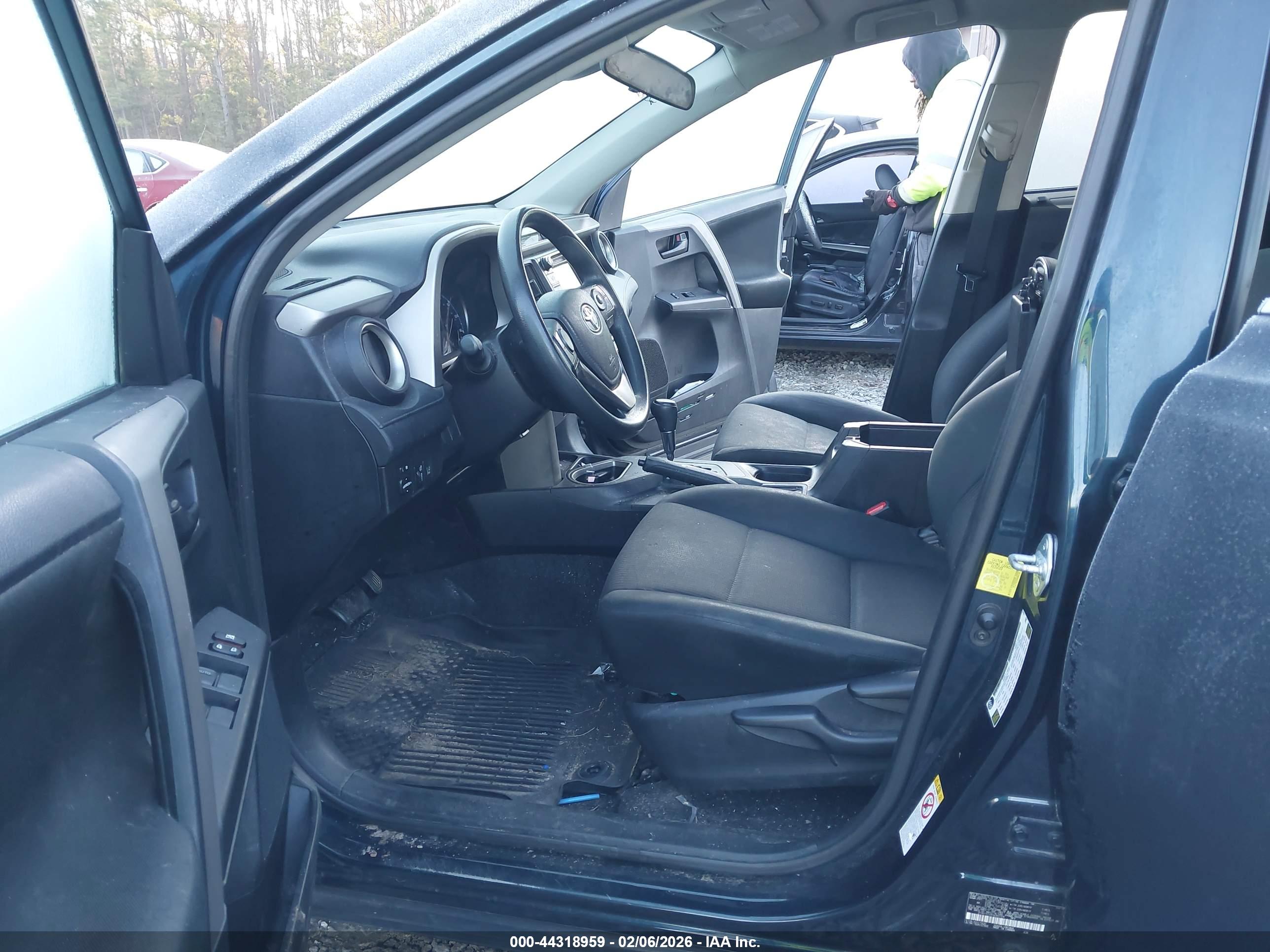 TOYOTA RAV4 image 5