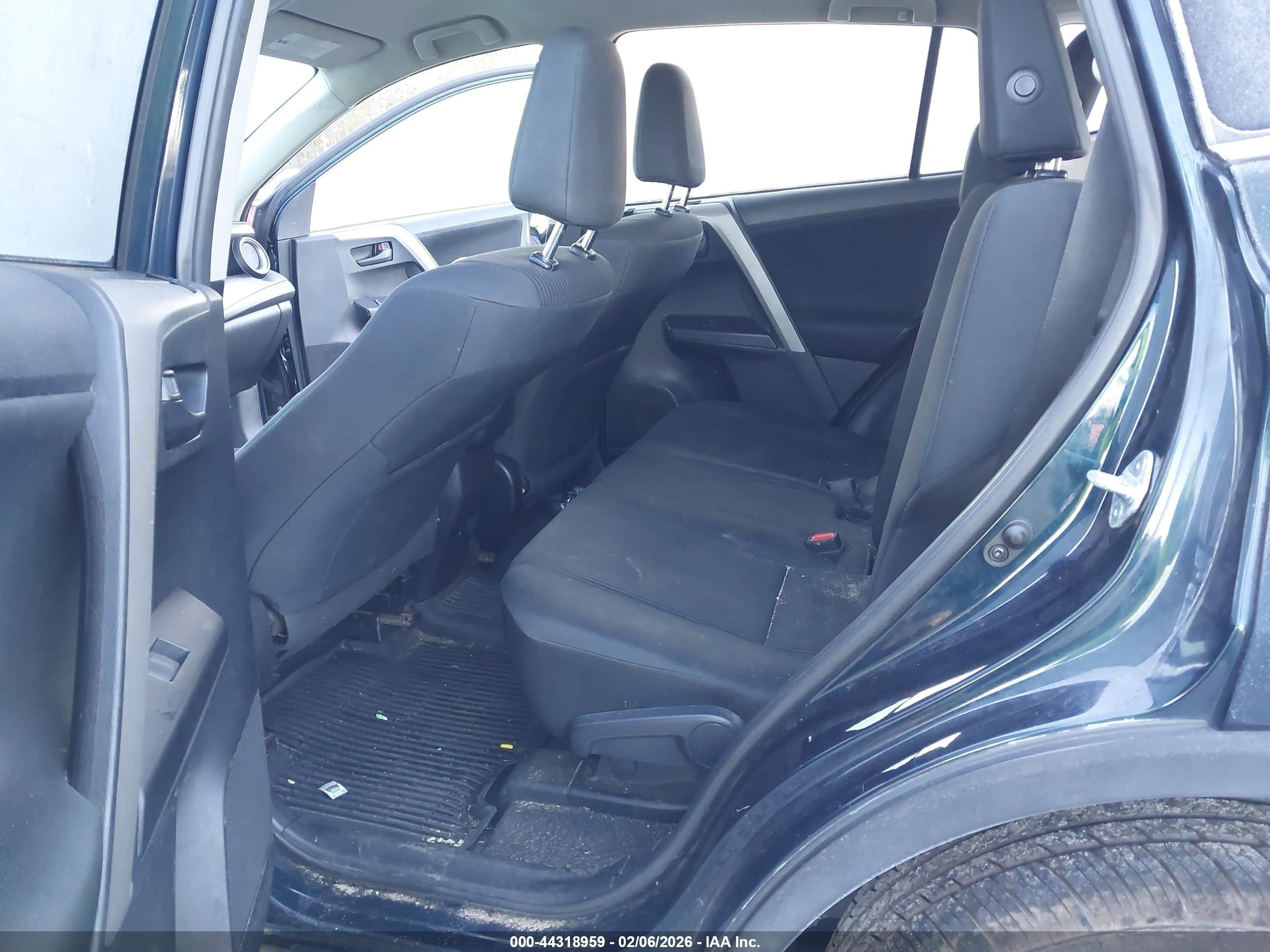 TOYOTA RAV4 image 8