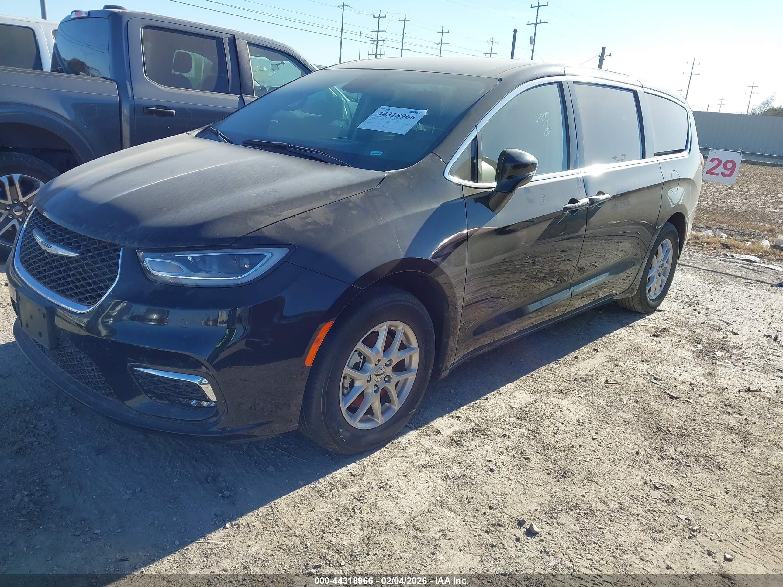 CHRYSLER PACIFICA image 2