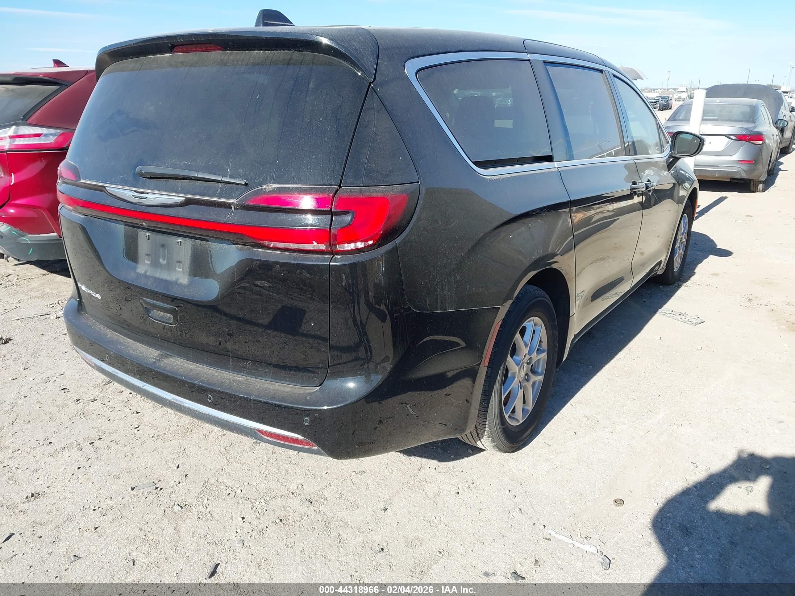 CHRYSLER PACIFICA image 4
