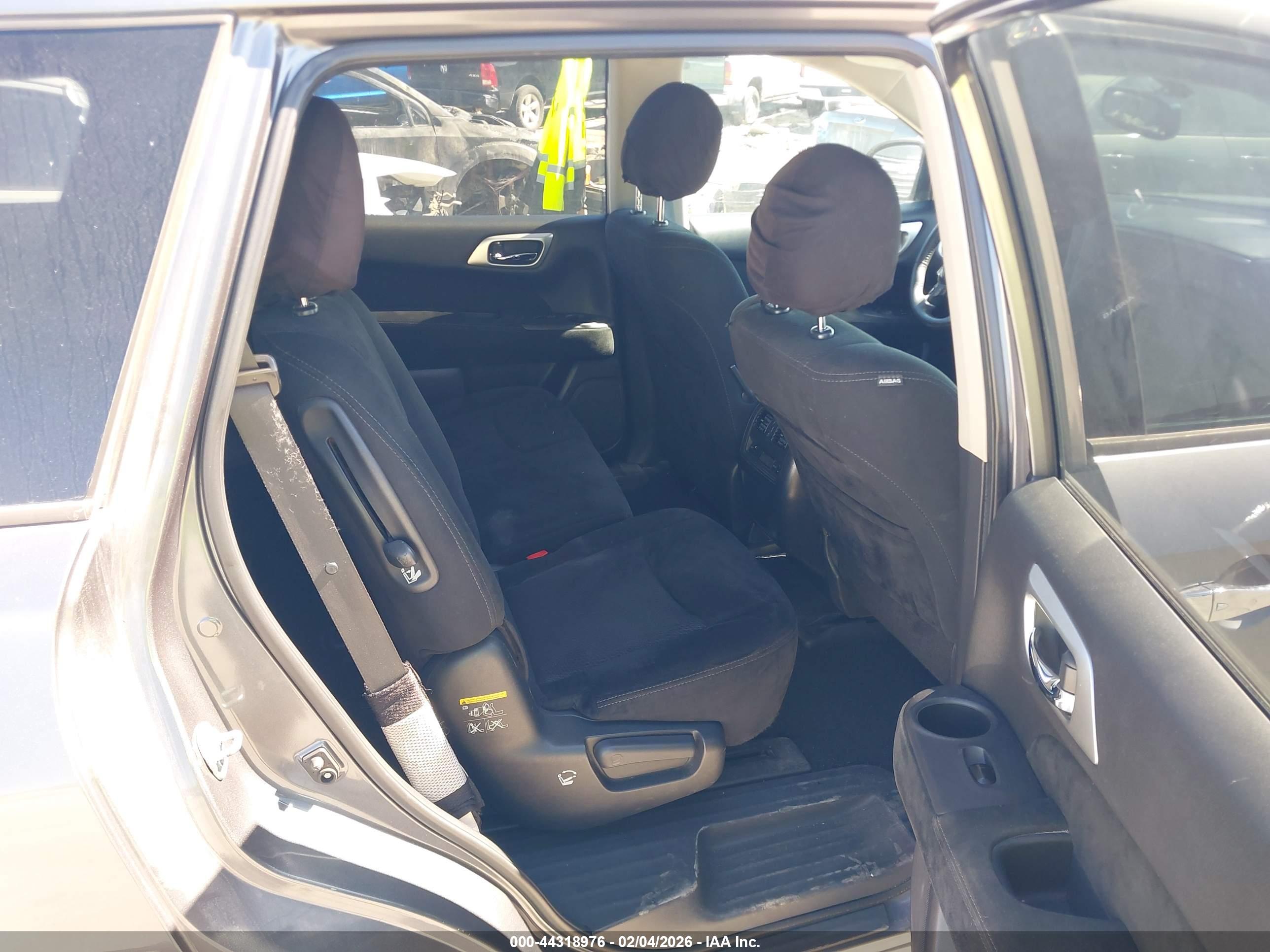 NISSAN PATHFINDER image 8