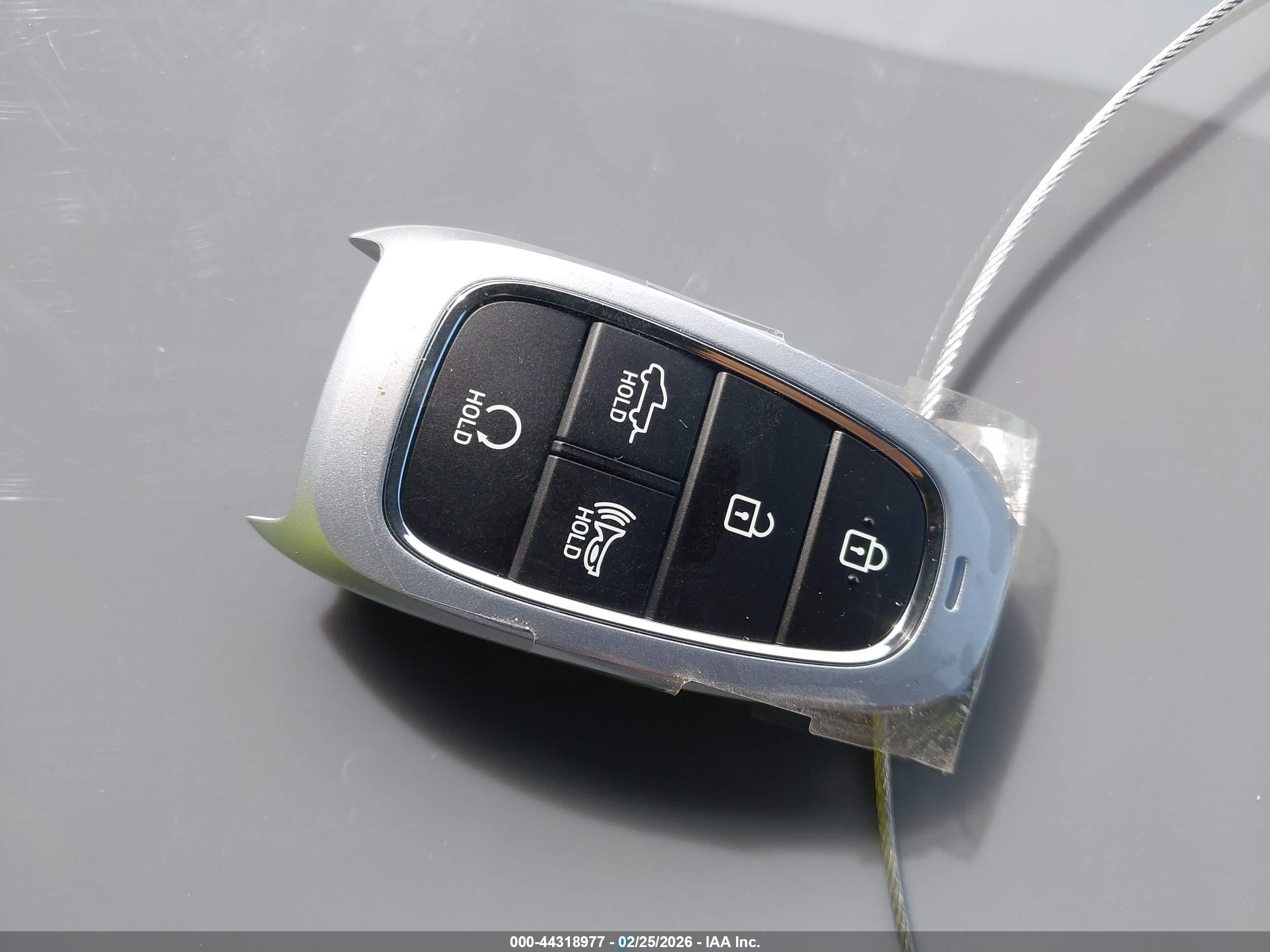 HYUNDAI SANTA image 11